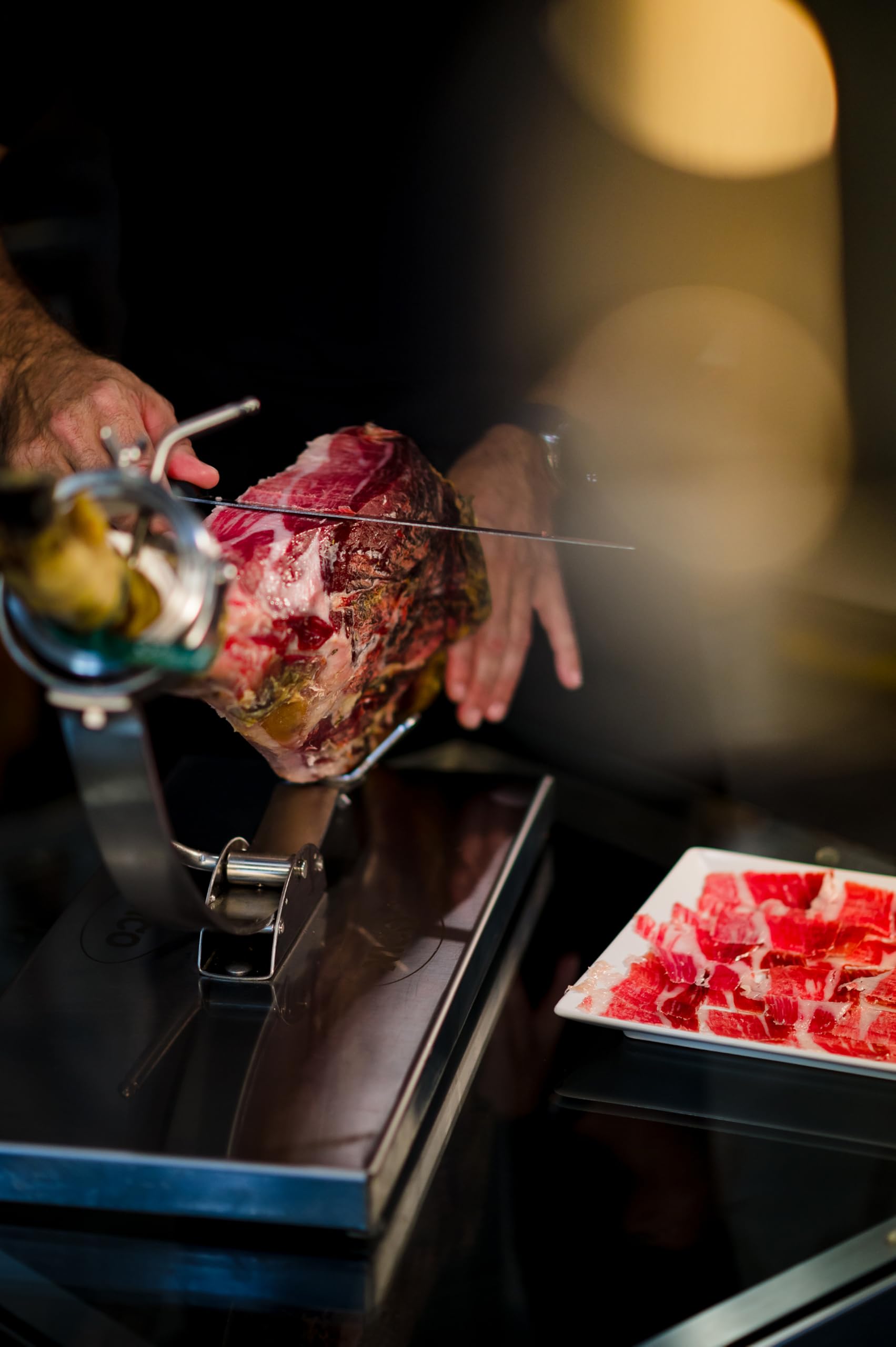 SCHINKEN CEBO IBÉRICO 50 % iberische Rasse, intensiver und exquisiter Geschmack. 7,5 bis 8,5 kg mit einer Reifung von mehr als 24 Monaten.