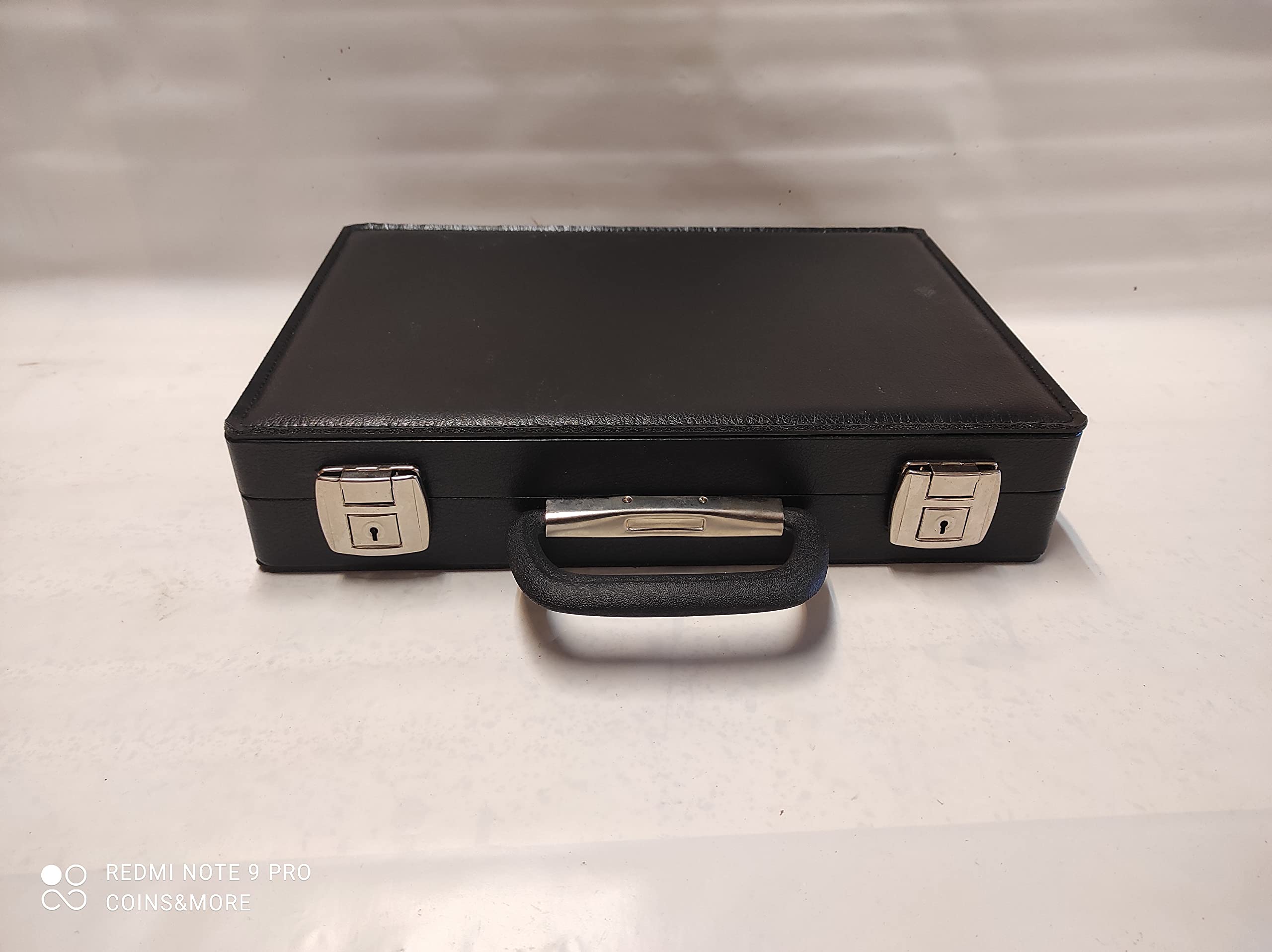 Coins&More Maletín de Coleccionista para Transporte de Bandejas Flocadas de Monedas y Joyas | Estuche con Cierre de Seguridad para Colecciones de Monedas y Medallas