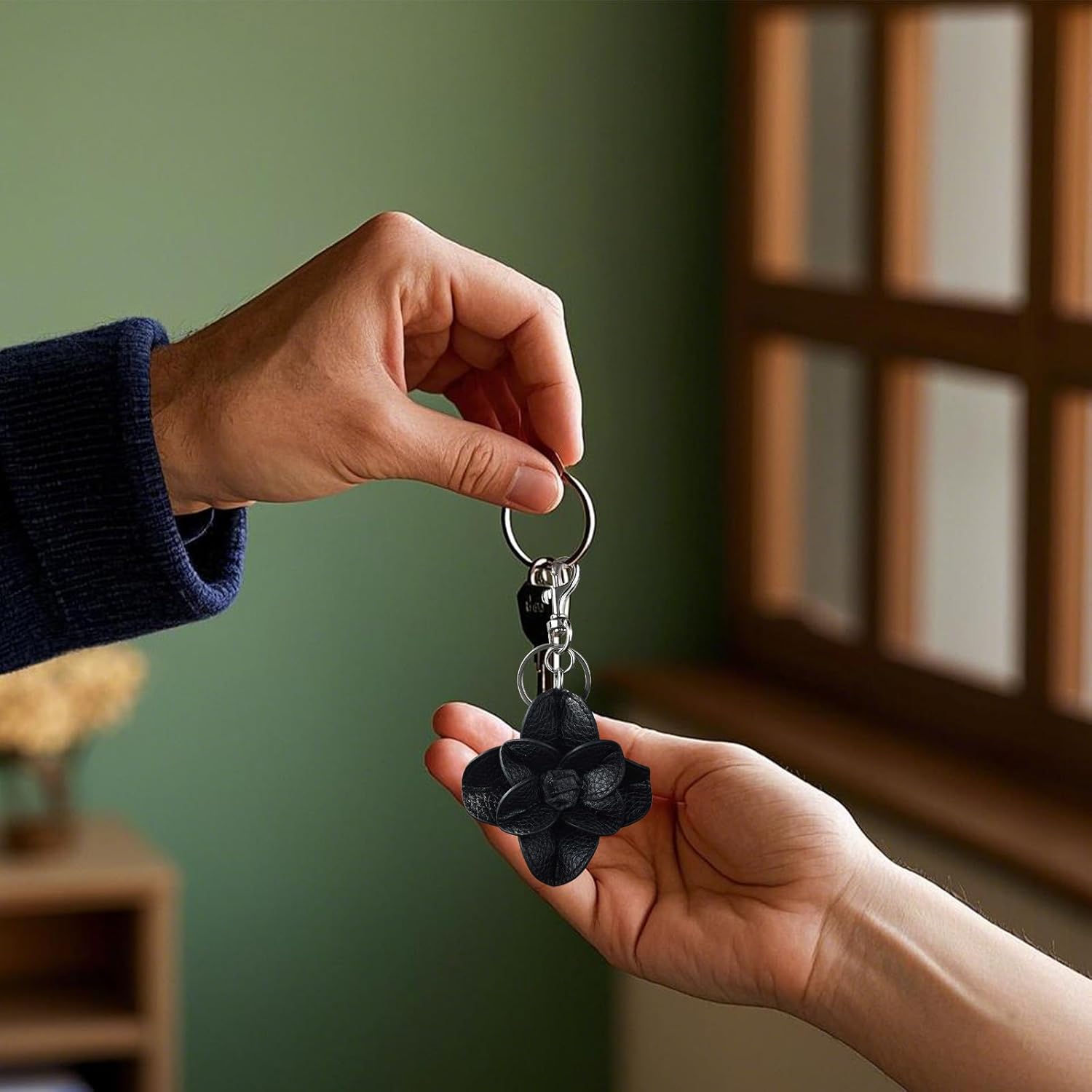 Genuine Leather Flower Keychain， Car Keyring Fob Boho Accessorie for Women Cute Keyring Charm for Handbags - Image 3