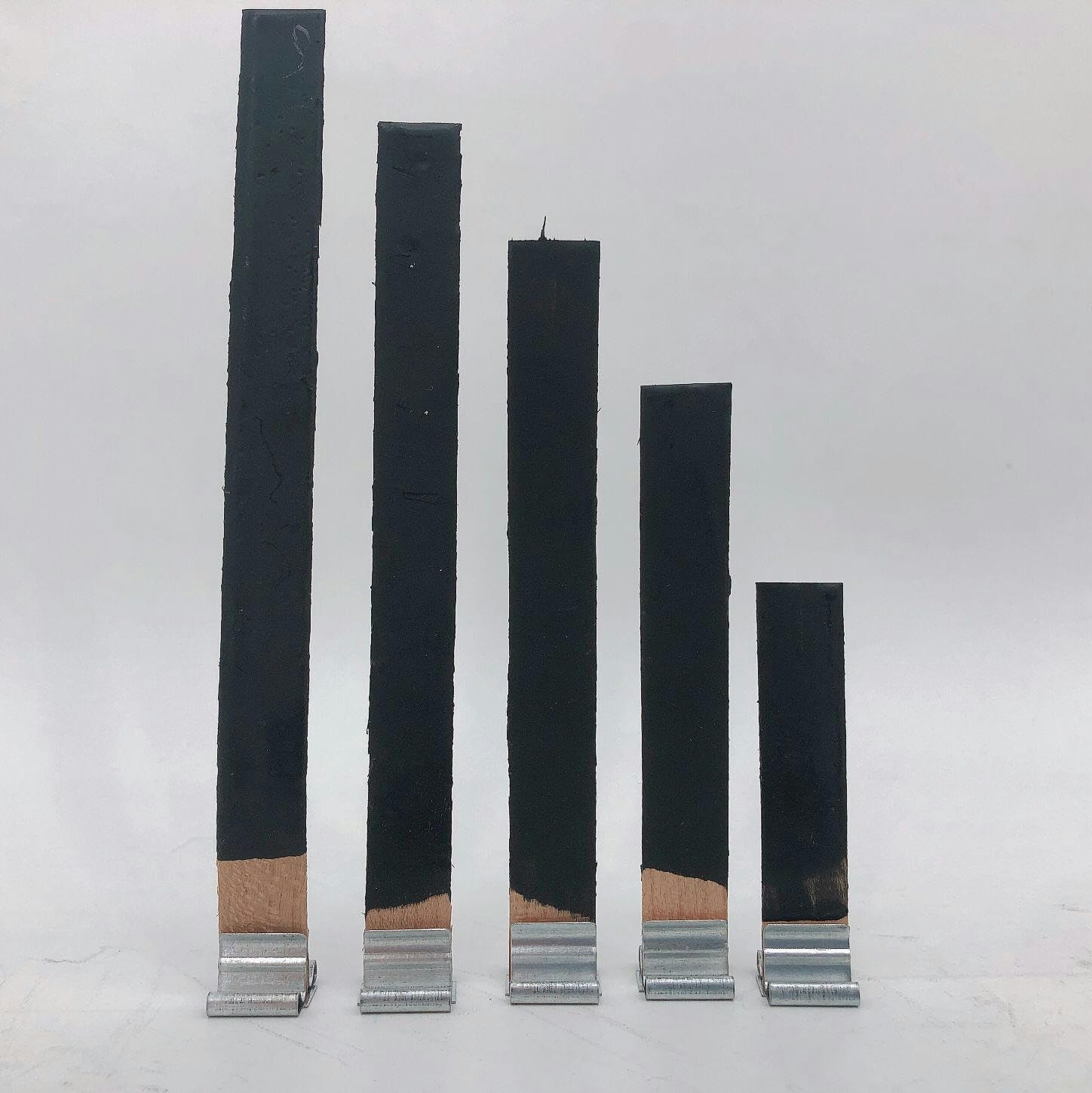 50 zestawów 13 * 130 mm Czarne duże knoty drewniane do wyrobu świec z metalowymi knotami Uchwyt na bezdymne świece sojowe Krackle Knoty(50sets)