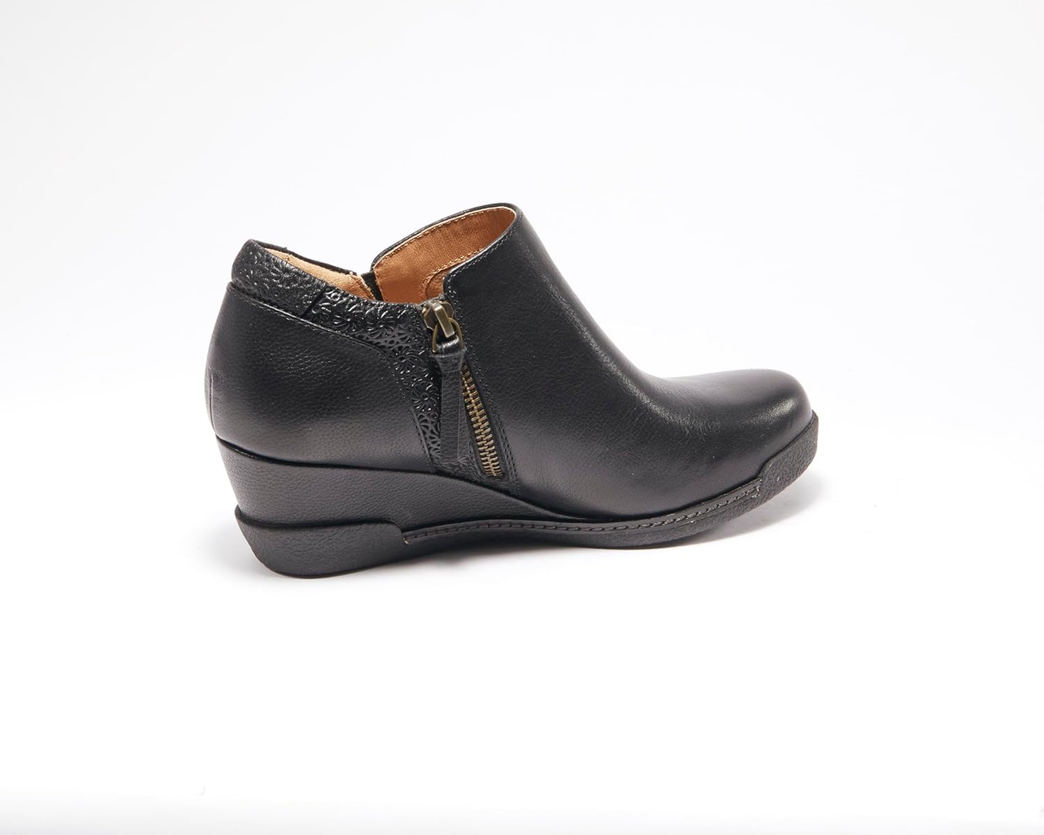 Hälsa Footwear WOMEN'S DEVINA WEDGE BOOTIE