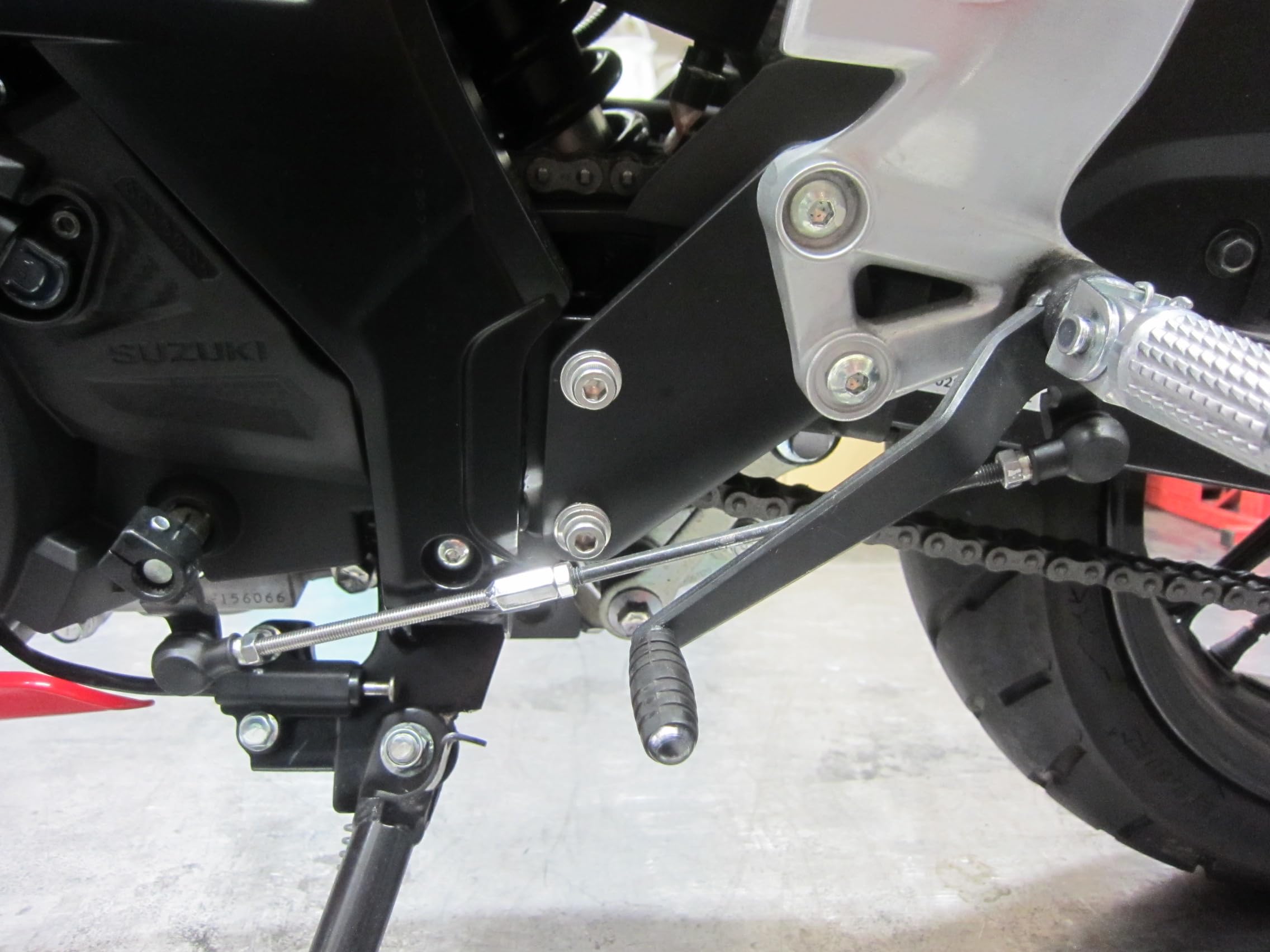 Amazon | GSX-R125 レーシングバックステッププレートキット | バック