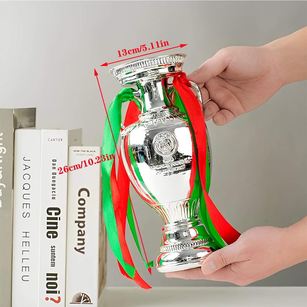 Replica del Trofeo dei Campioni della Coppa Europa in Resina Trofeo di Calcio di qualità Ideale Come Souvenir per Tifosi Perfetto per Casa Ufficio Club O Decorazioni A Tema E Collezioni,26cm