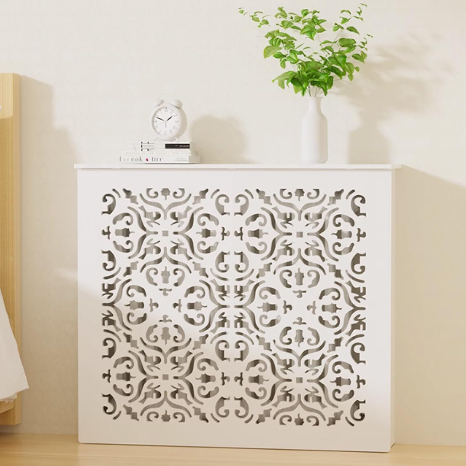 Cache-radiateur en bois pour créer une étagère décorative chaleureuse dans le salon