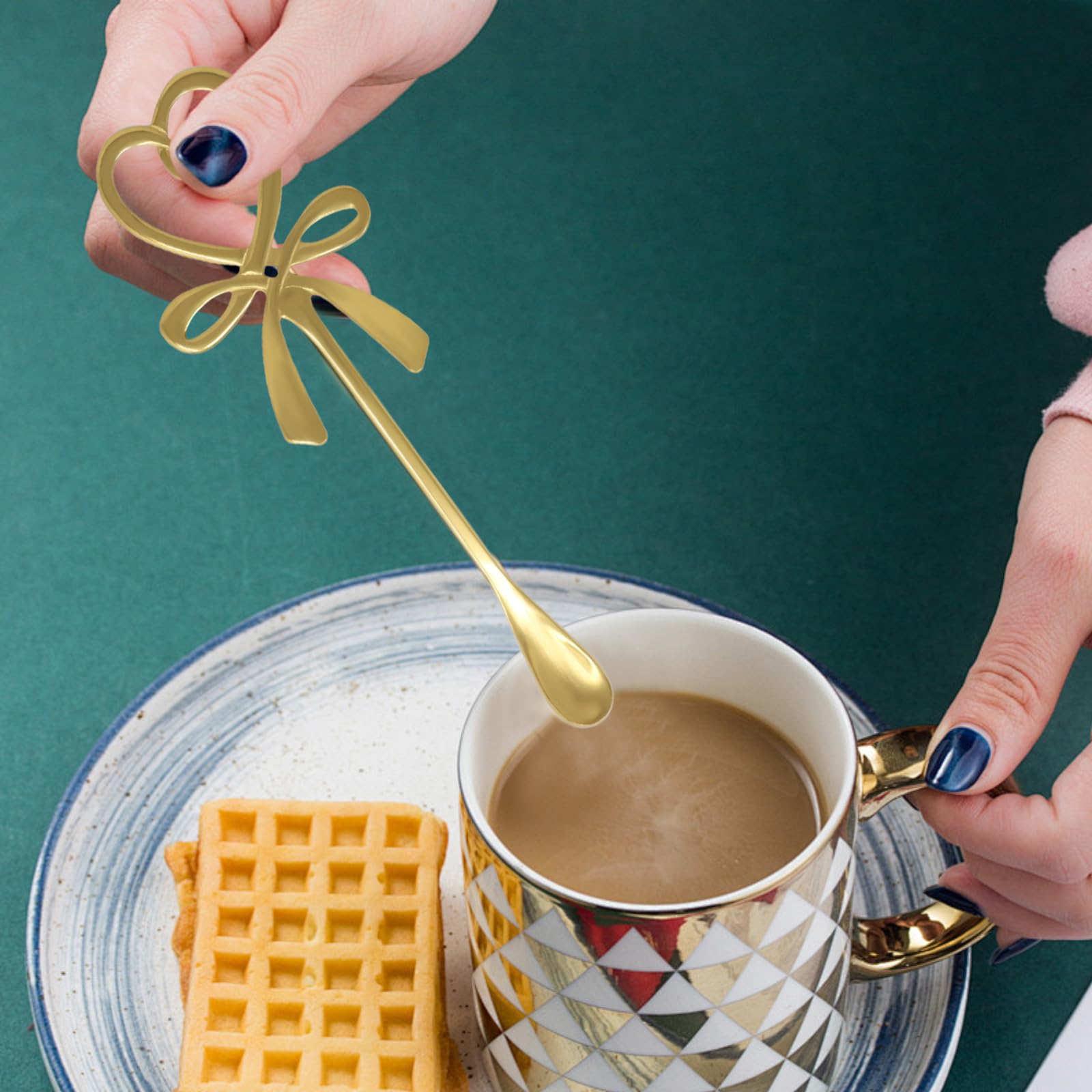yueton 2 cucharas de té de acero inoxidable con mango de lazo de corazón dulce, cucharas de café doradas para azúcar, té, leche, pasteles, bebidas, pastel, día de San Valentín