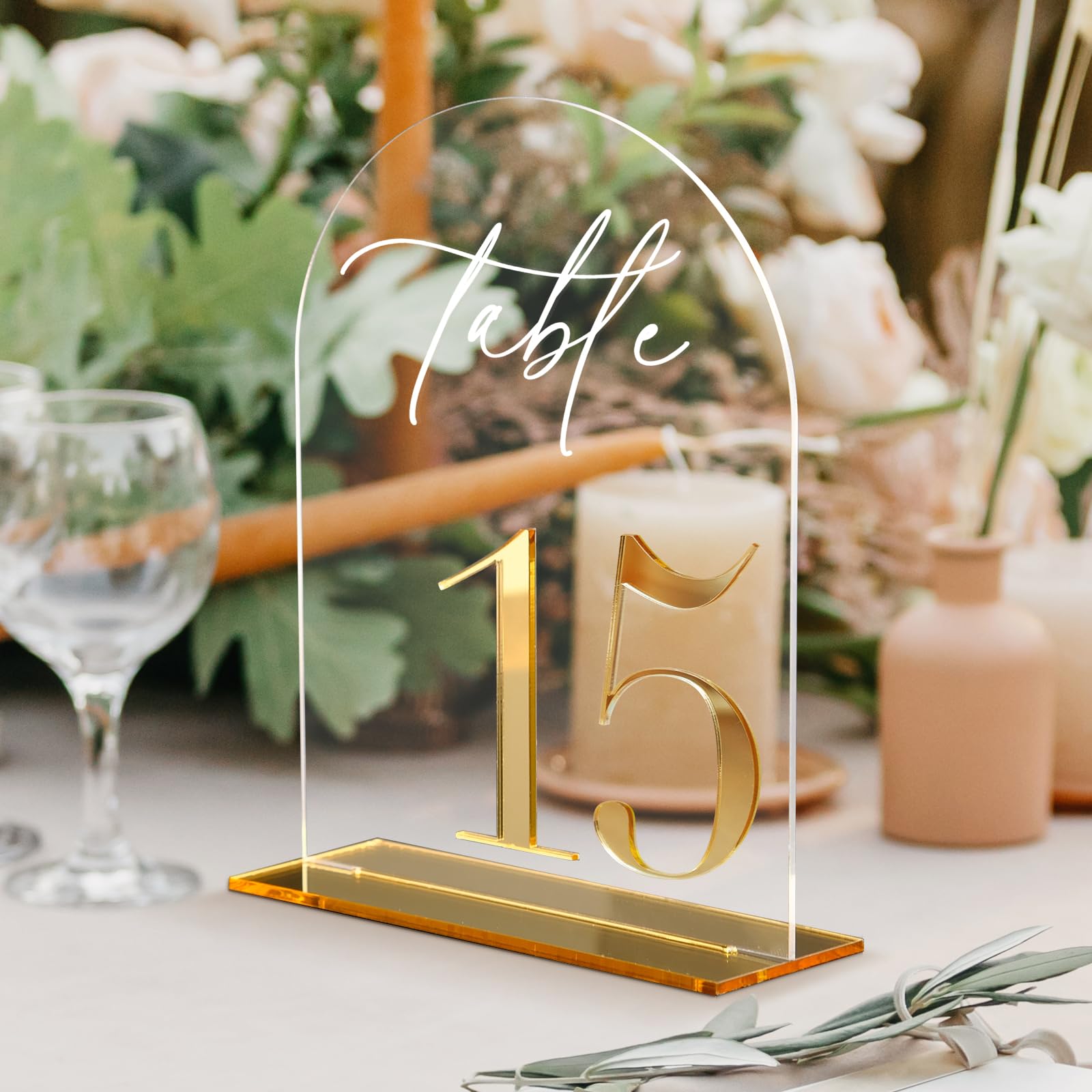 HOODO Transparente Tischnummern 1-15 mit Ständer, gewölbte Acrylschilder mit goldfarbenen Spiegelnummern, klare und goldene Acryl-Tischnummern für Hochzeitsempfang, Party, Jahrestag, Event, 12,7 x