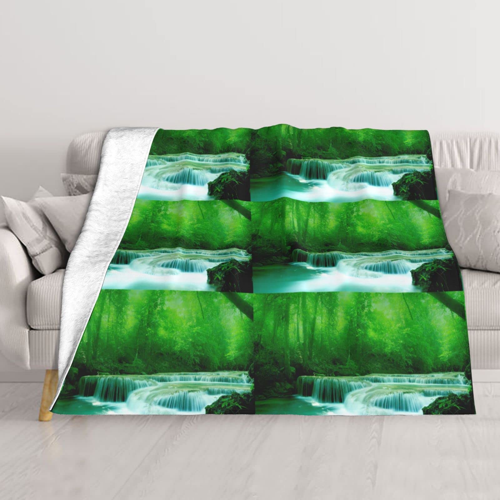 Couverture thermique douce pour vos soirées cinéma sur le canapé ou vos nuits de camping