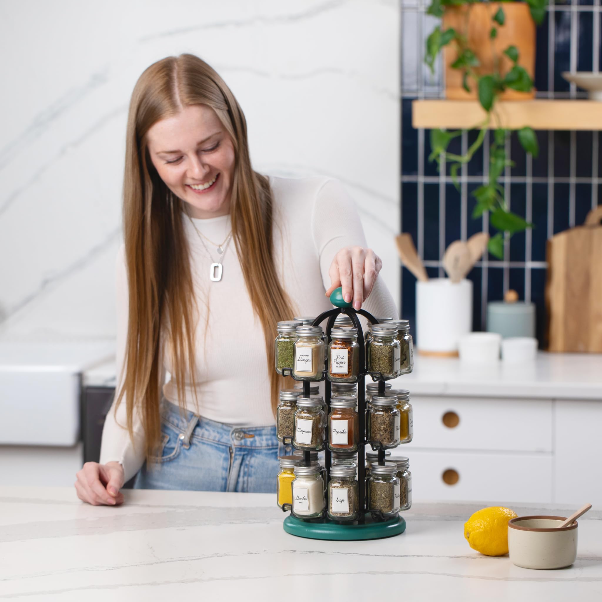 Orii Adrinova Étagère à épices rotative pour 24 bocaux avec épices incluses, organiseur à épices pour comptoir de cuisine, recharges d'épices gratuites pendant 5 ans, noir et vert