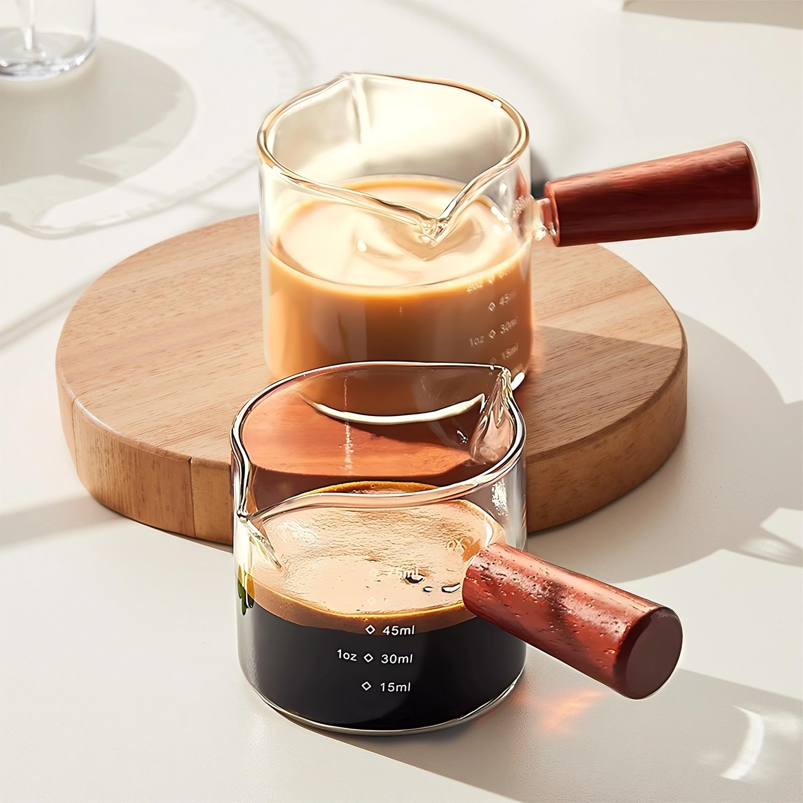 4 Stk. Glas-Espresso-Extraktionsbecher mit Skala, Doppelausguss, Mini-Milchkännchen mit Holzgriff, Borosilikatglas, für präzises Ausgießen, geeignet für Espresso-Liebhaber und Home-Baristas