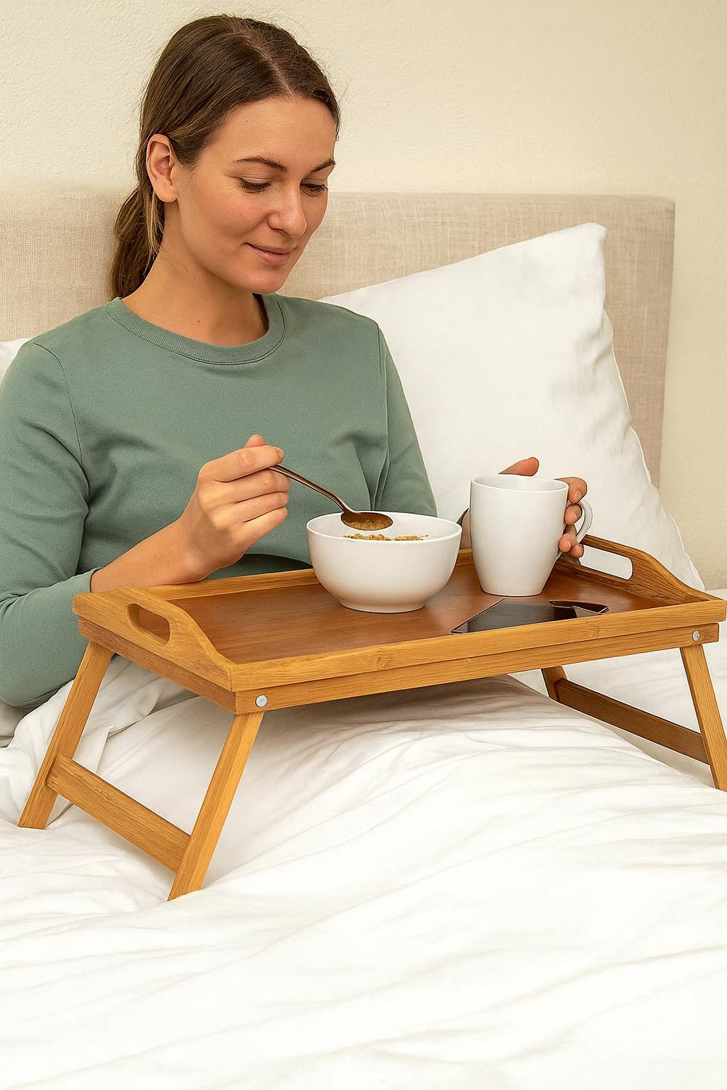 OCEANO Vassoio da Letto Pieghevole in Legno di Bambu con Gambe e Manici per Colazione a Letto Mangiare sul Divano Relax Tavolino per Pasti da Appoggio da Portata Portavivande da grembo 49x30x25cm
