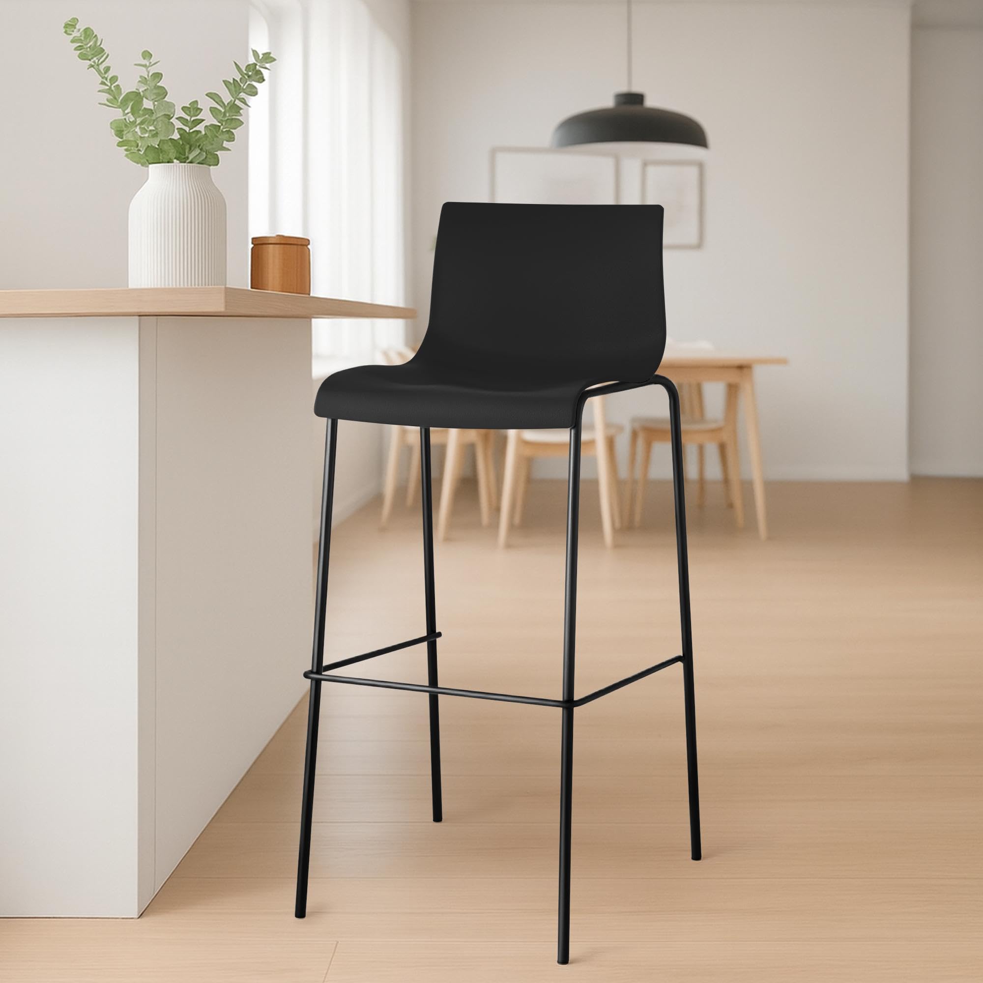 CLP 2er Set Barhocker Hover, ergonomisch mit Rückenlehne und Fußablage, Kunststoffsitz, Robustes Metallgestell, stapelbare Tresenhocker Farbe schwarz Gestell Farbe schwarz
