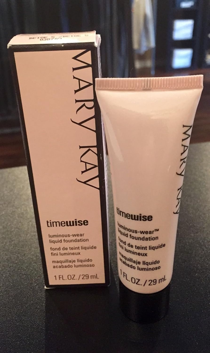 Mary Kay TimeWise Luminous-Wear Liquid Foundation for Normal/Dry Skin (Beige 4)