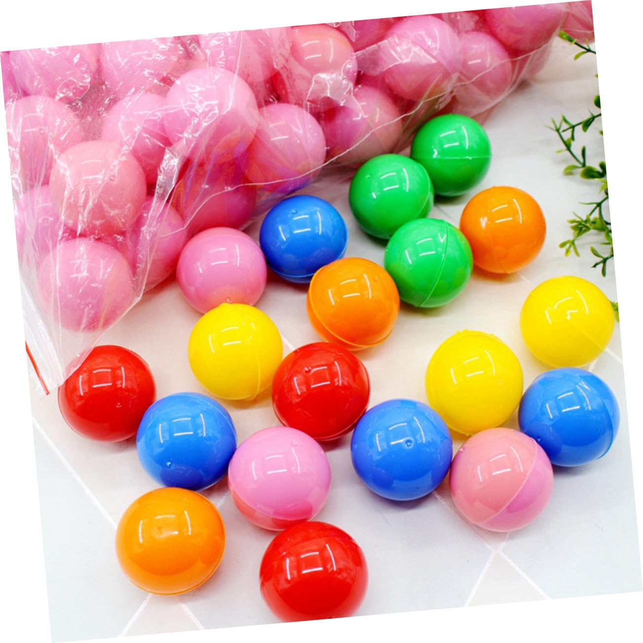 UKCOCO Boules de Loterie Creuses Colorées pour Jeux et Fêtes, Diamètre 40 Mm, Polypropylène Jaune, Lot de 50 Pièces, Activité Ludique et Événementielle pour Garçon et Filles et Adultes