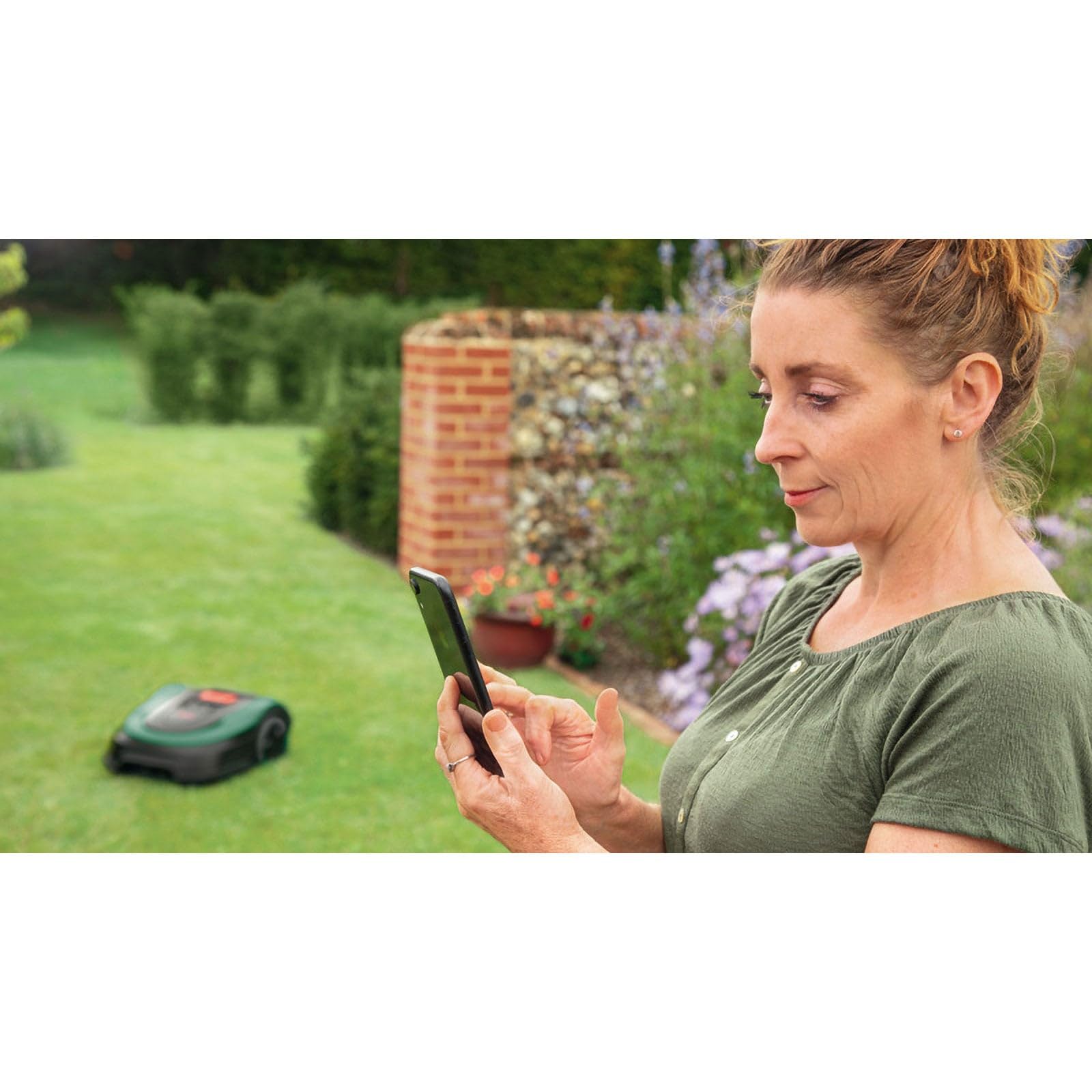 Bosch Robot cortacésped Indego S+ 500 (con batería de 18 V y función de aplicación, Base de Carga incluida, Ancho de Corte de 19 cm, para áreas de césped de hasta 500 m² y en Caja de cartón)