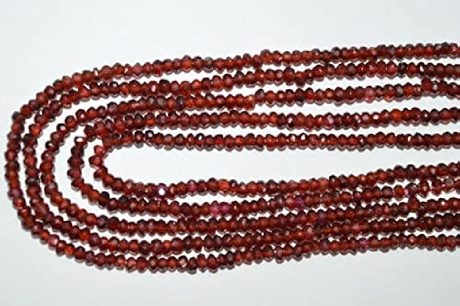 Grenat micro facetté 3-4mm pour création de bijoux raffinés de haute qualité