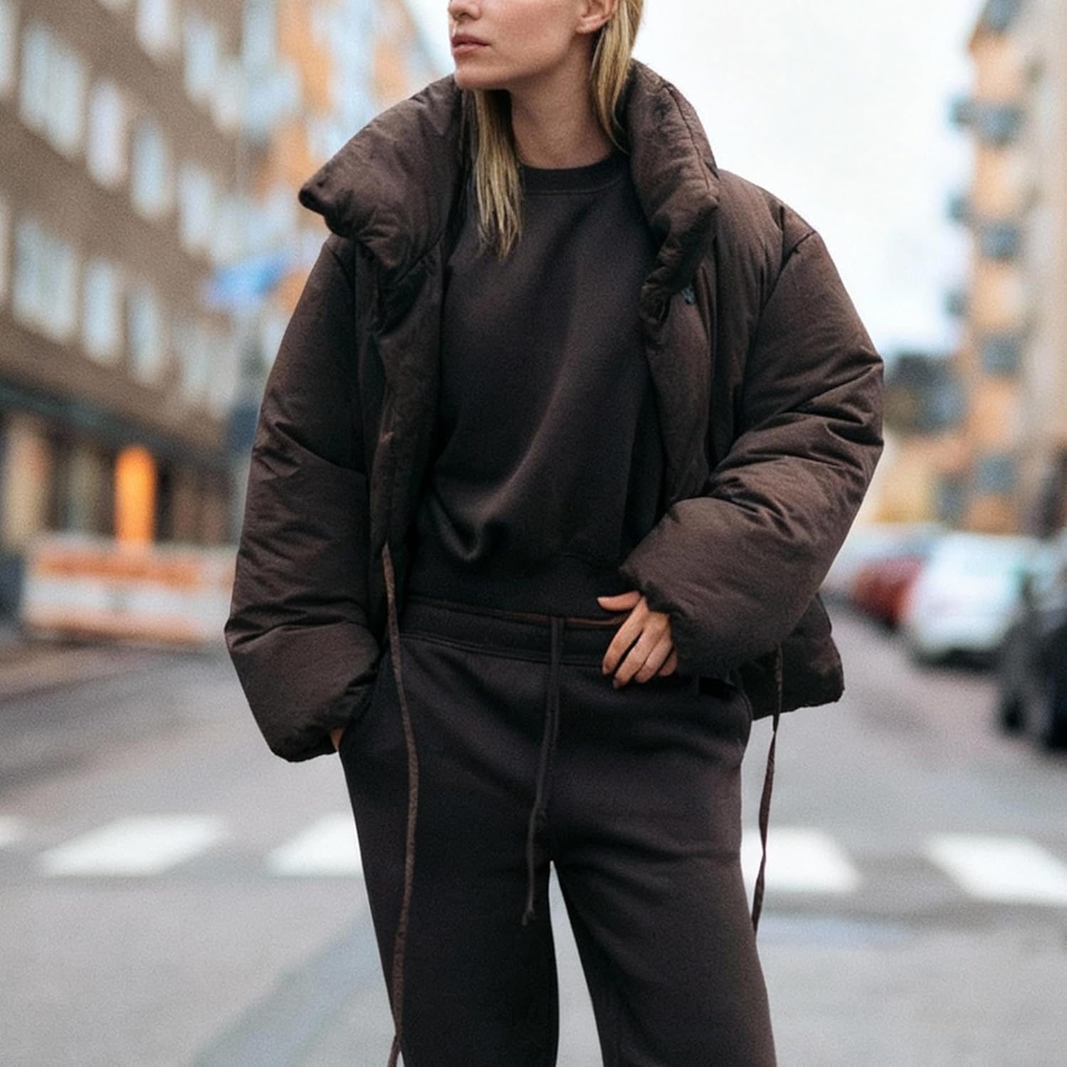 Womens Winter Puffer Jacket Stand Collar Long Sleeve Down Jackets Trendy Warm Short Coat Outerwear with Pockets