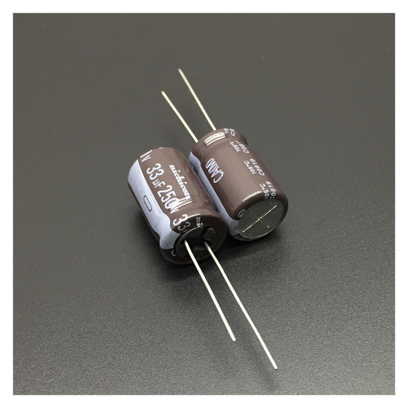 Condensateur électrolytique en aluminium 250V 33uF résistant au courant d'ondulation