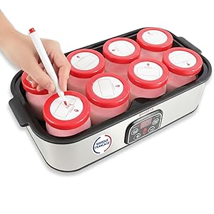 Mejoradora de la yogurtera compacta. Incluye un recetario económico. Etiquetas por tapa y marcador incluidos. 8 tarros de vidrio de 180 ml sin BPA. Temporizador y apagado automático.