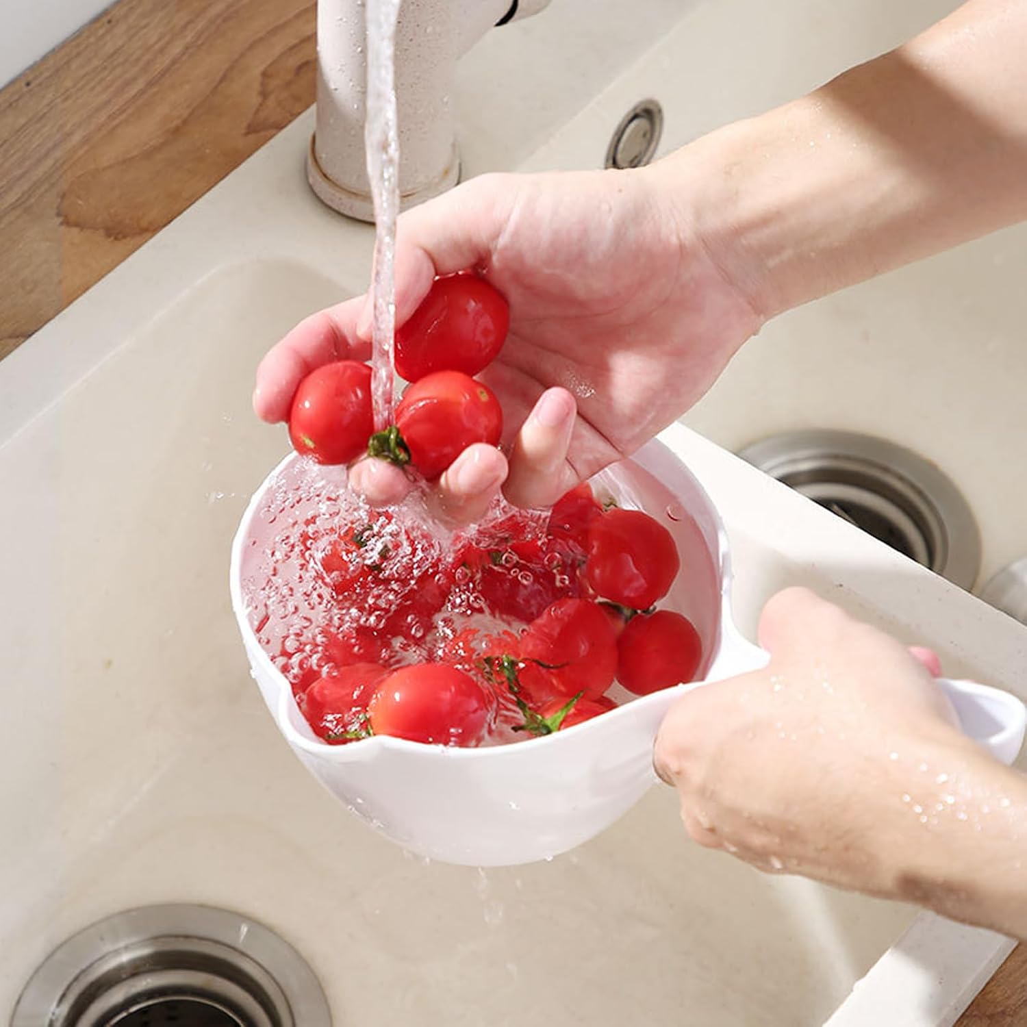 BESTonZON Plastic Water Ladle with Comfortable Handle Multipurpose Kitchen Bath and Garden Scoop Compact 4.3 Inch Dipper for Shower and Flower Watering