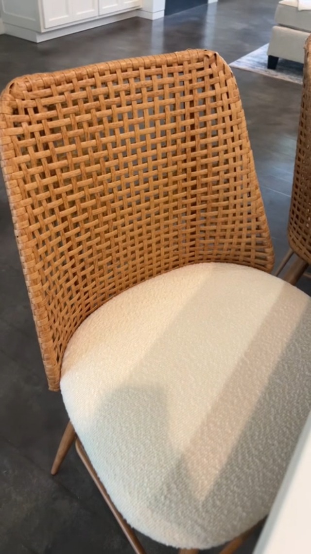Butacos modernos de altura para barra, juego de 2 unidades, asiento de tela bouclé y respaldo de ratán PE, patas metálicas, color marrón miniatura 7