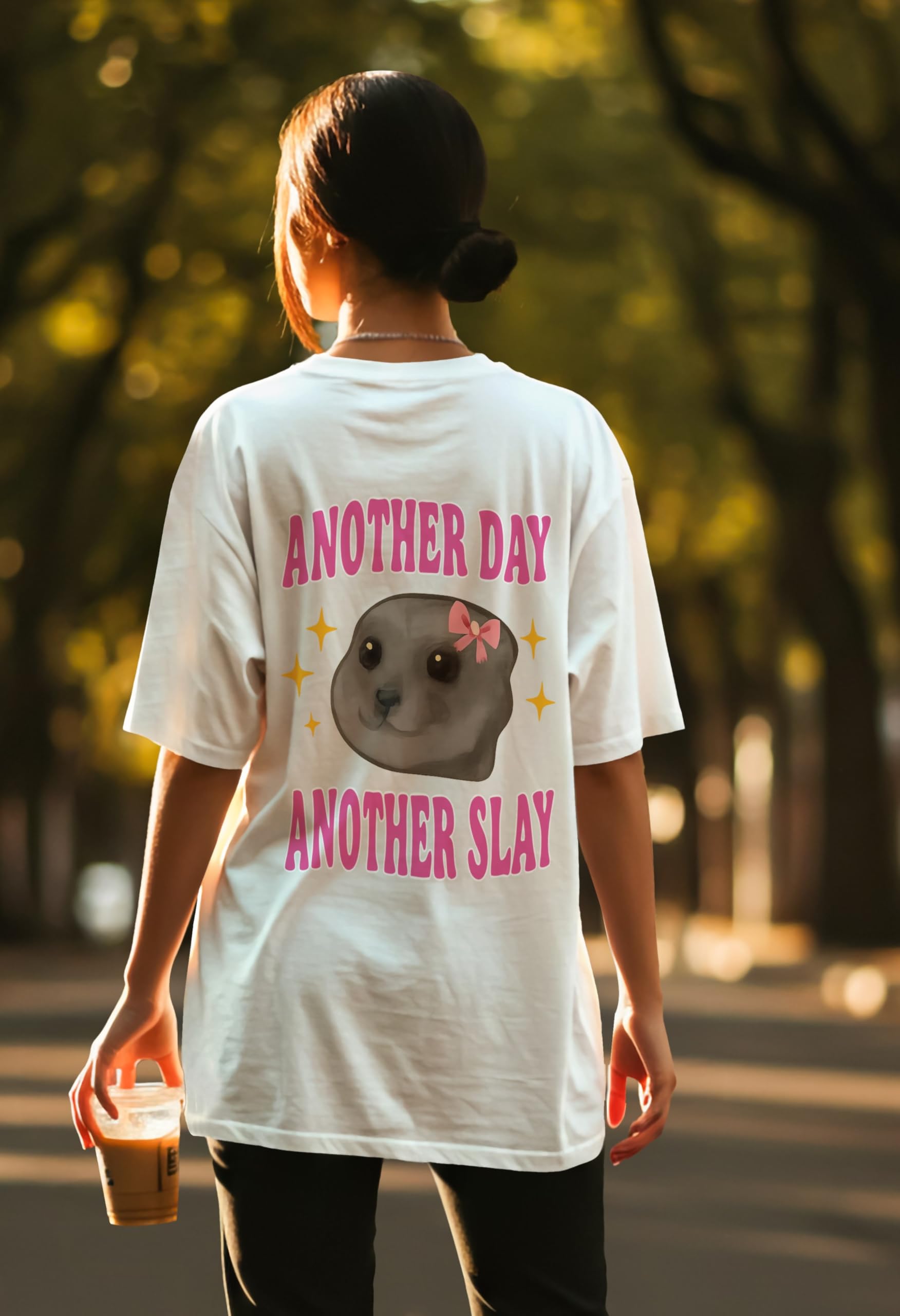 Dagcros Another Day, Another Slay" Simpatica maglietta con meme di sigillo - Maglietta grafica divertente e feroce per ragazze e adolescenti - Camicia per amanti degli animali impertinenti