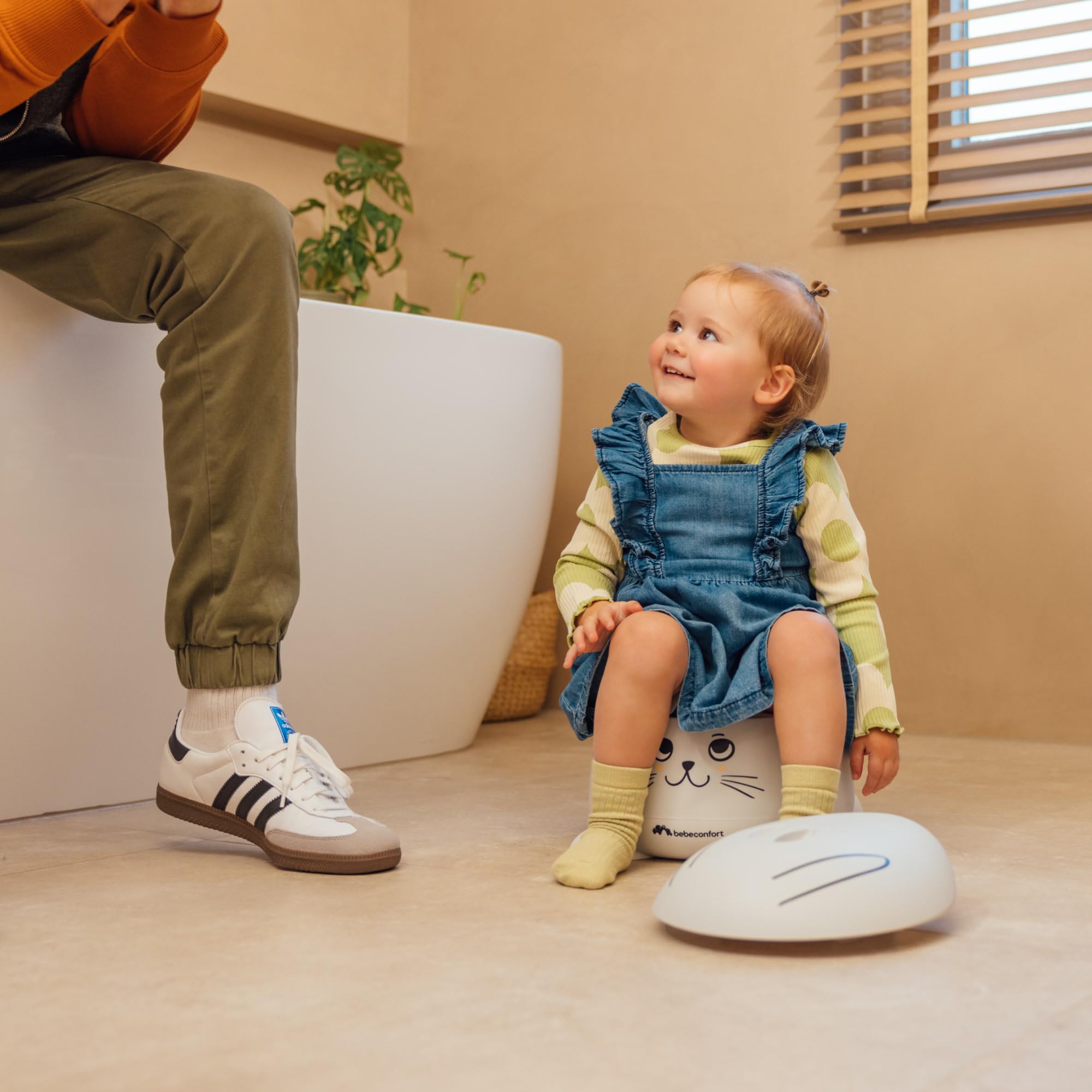 Bebeconfort Comodo Vasino Bambini, 12-36 Mesi (0-20 kg), Ergonomico e Compatto, Facile da Pulire, Tazza Amovibile, Paraspruzzi Igienico, Antiscivolo, Vasino per Bambini WC, Coniglio