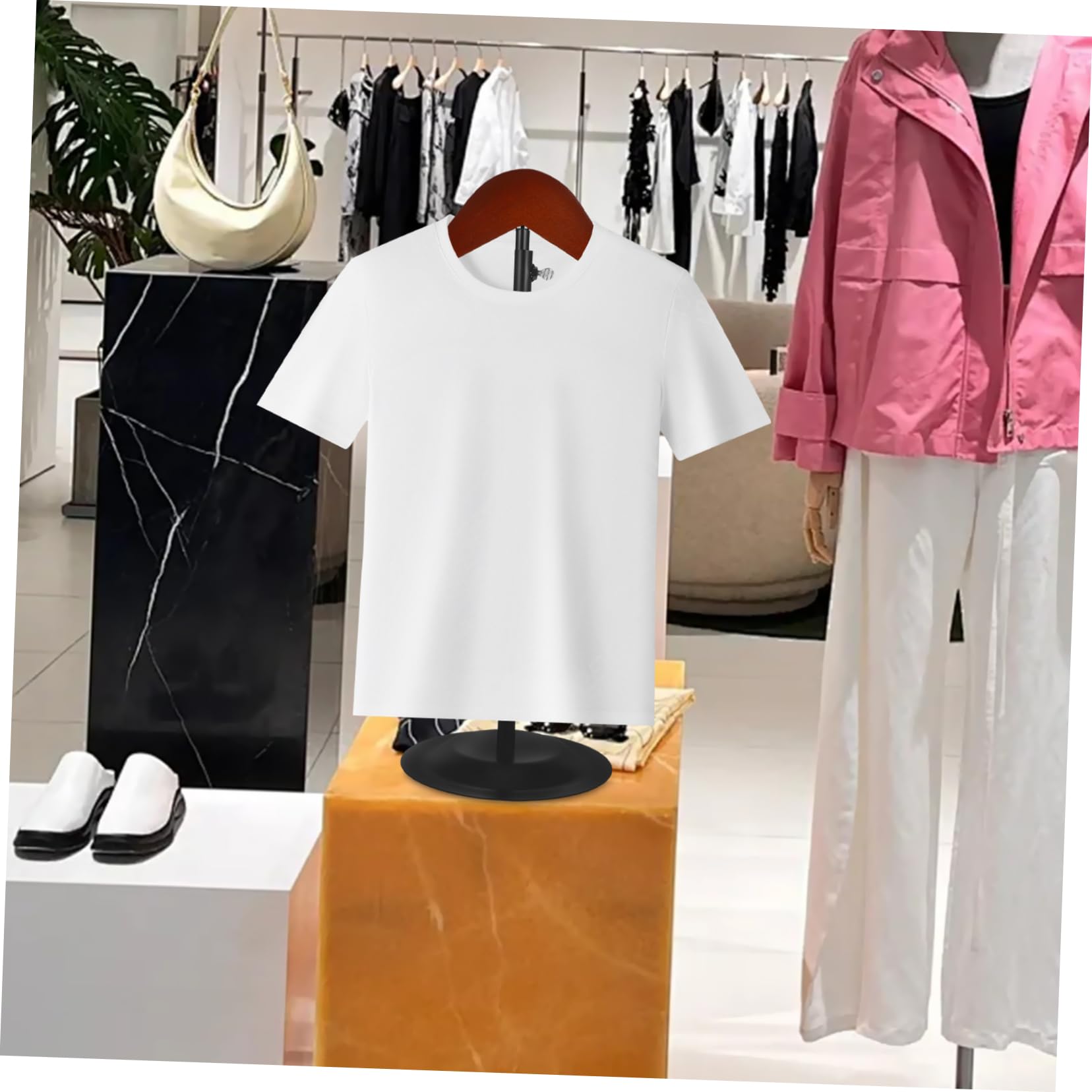 Alipis Espositore in Legno e Ferro Regolabile per Abbigliamento Design Moderno con Base Nera Stabile e Salvaspazio per Negozi di Abbigliamento e Centri Commerciali