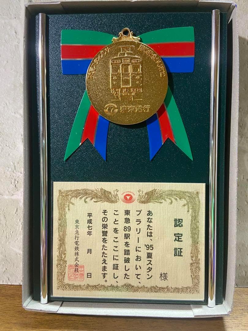 AUSTIN REED ラクーン ボウタイ ケーブル編み ニットポンチョ ケープ AUSTIN REED ラクーン ボウタイ ケーブル編み ニットポンチョ ケープ