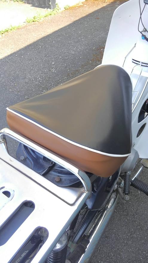 Amazon 国産品 厚手合皮素材 スーパーカブ C50 C90 01 専用設計カスタムシートカバー ブラック ブラウン ホワイトパイピング 取り付け簡単 被せるだけの口ゴム式 C50 C90 Bk Br シートカバー 車 バイク