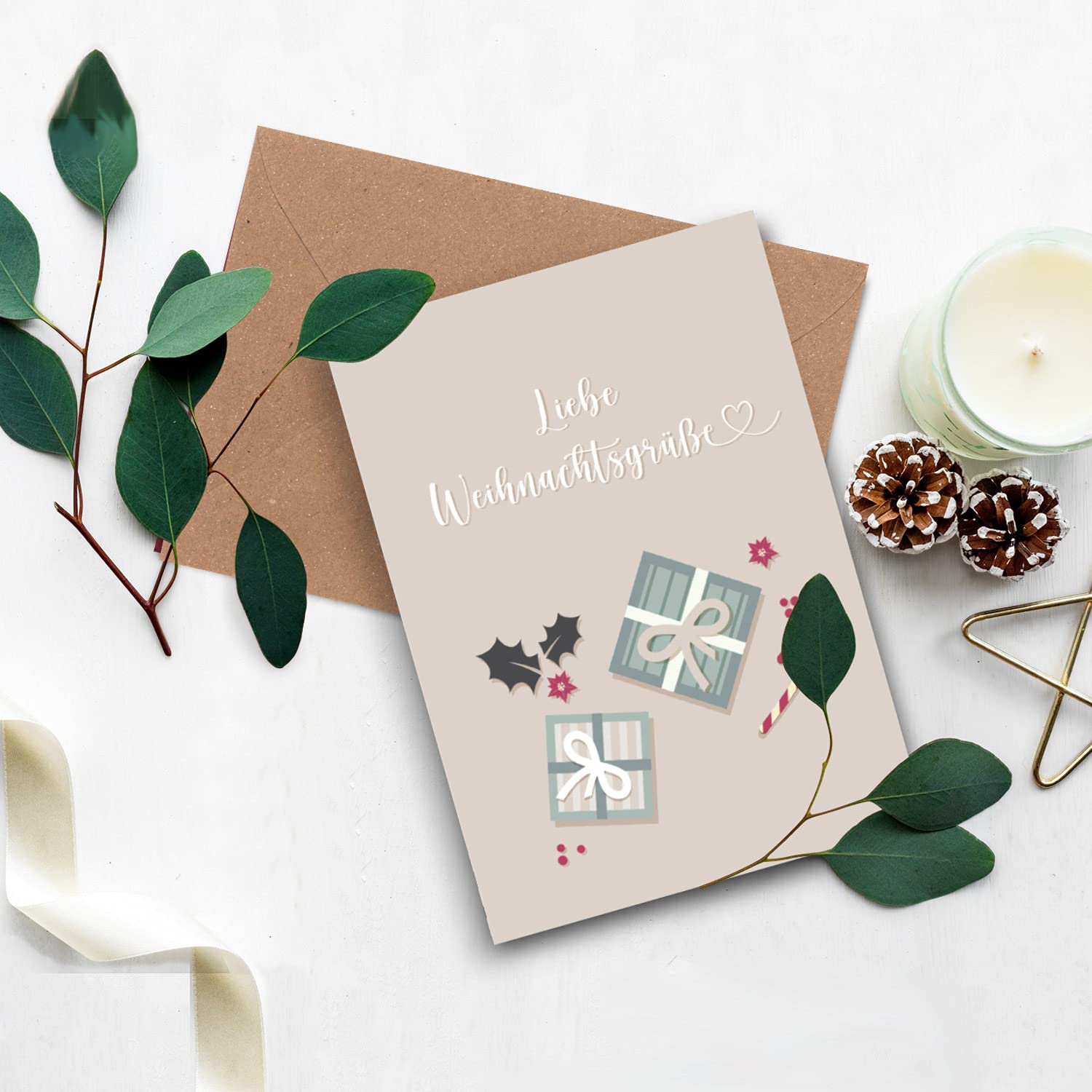 Juego de 75 tarjetas navideñas sostenibles DIN A6 en rosa viejo con muérdago y regalos - tarjetas plegables con sobres DIN C6 en papel kraft rosa