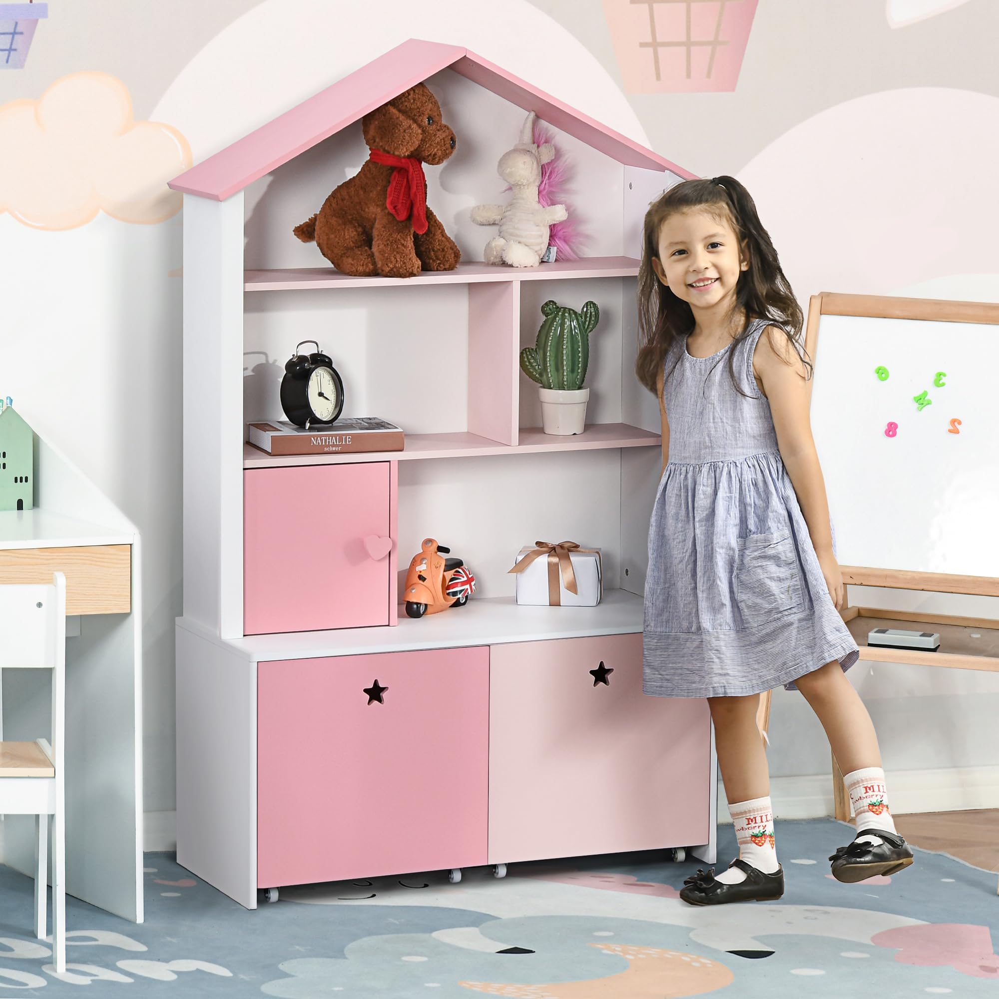 HOMCOM Kinderbuchregal aus Holz Kinderbuchregal mit 4 Fächern 1 Tür und 2 herausnehmbaren Schubladen mit Rädern für Bücher Spielzeug 80x34x130 cm Rosa und Weiß