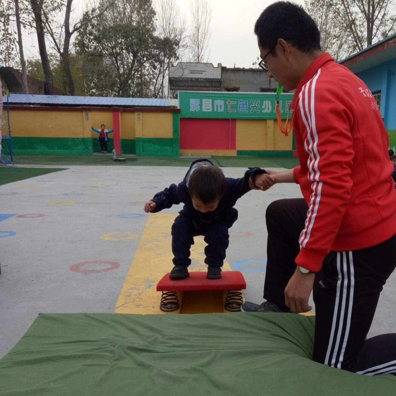Trampolino da Salto per Bambini, in Legno Duro, 2 Molle con Feltro Antiscivolo e Cuscinetti per i Piedi, Adatto per Palestra, Scuola e casa.