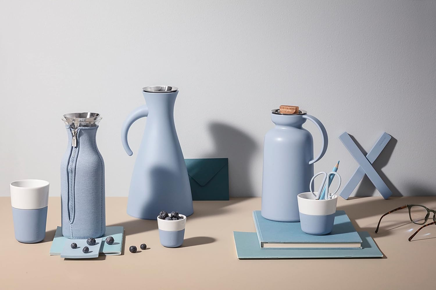 EVA SOLO | 2 Magnetic Trivets | Silicone-Coated Nylon with Built-in Magnets | Dishwasher-Safe | Placed Either Crossways or Divided in 2 | Danish Design, Functionality & Quality | Blue Sky