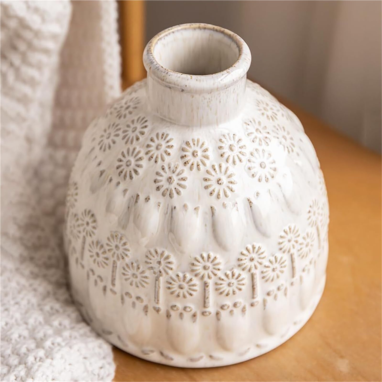 Dekoracyjne wazony ceramiczne, białe wazony na suszone kwiaty, tulipany i trawę pampasową, wytłaczane wazony rolnicze, nowoczesna dekoracja wiejskiego domu