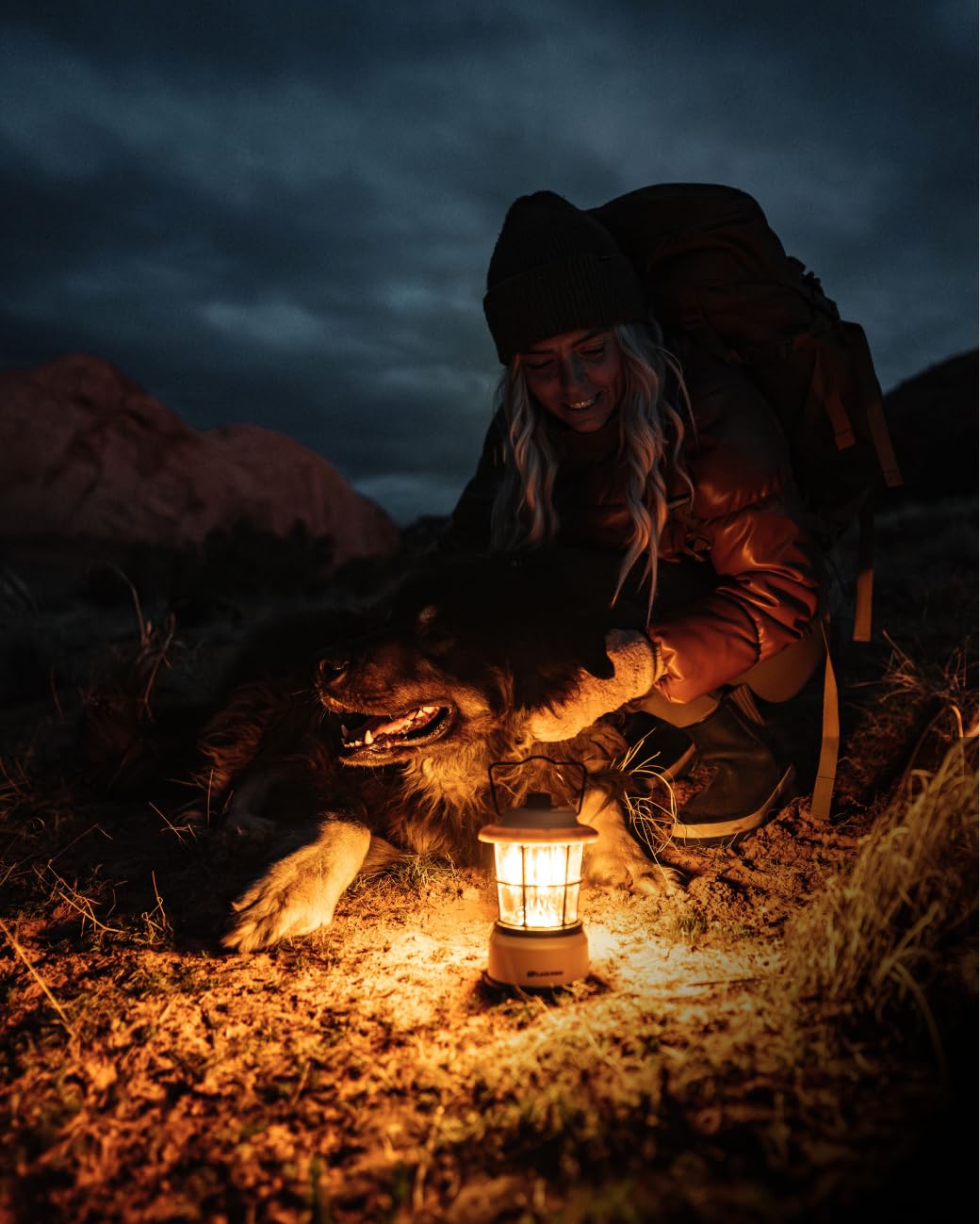 LUXPRO Retro LED Laterne - Batteriebetriebene Notfalllaterne - Wasserabweisend - Helle LED-Lampe für Innen & Außen - Verwendung für Zelte, Wandern oder Hurricane Prep (Schwarz, 2 Stück)