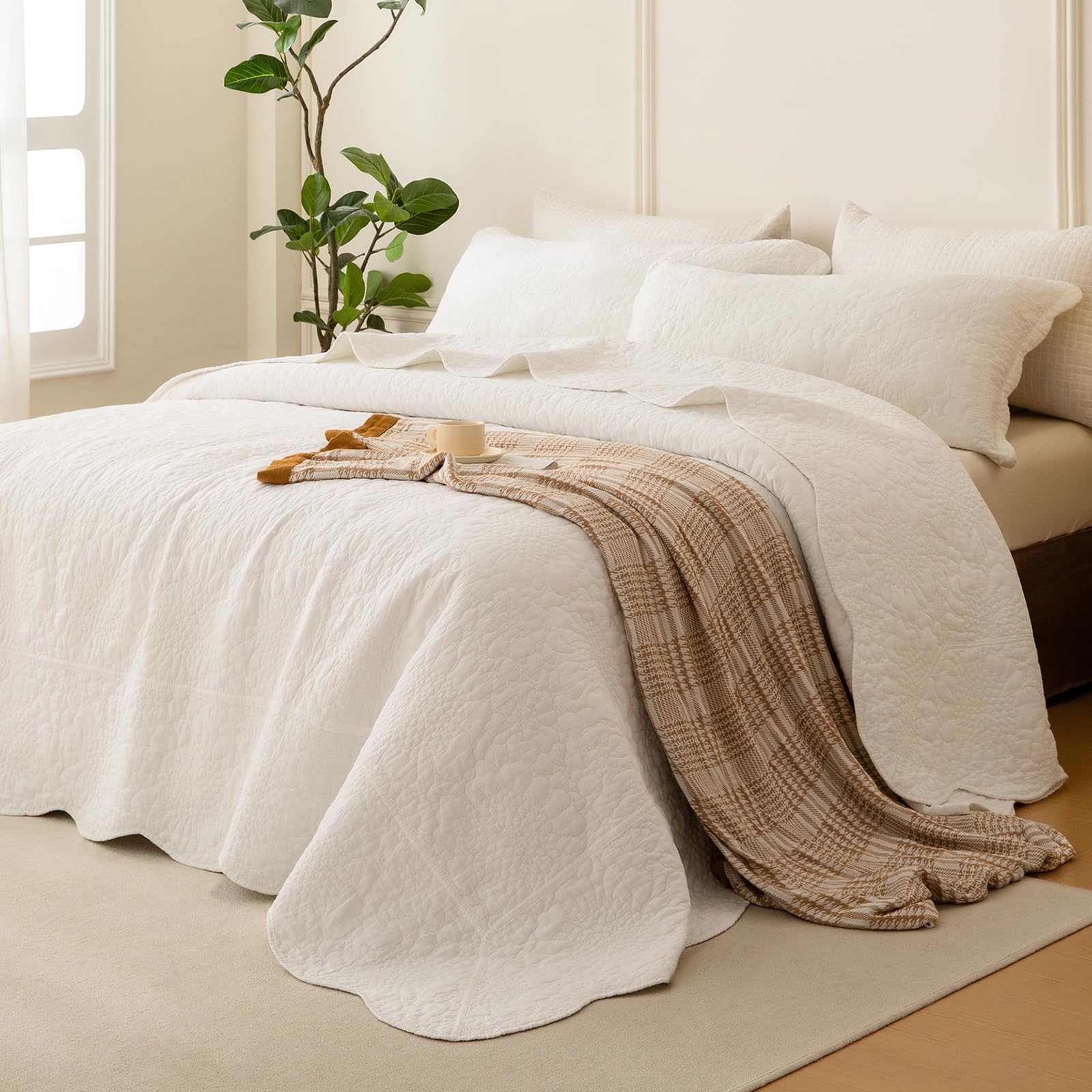 QSH 3PCs Milk White Oversized King Quilt