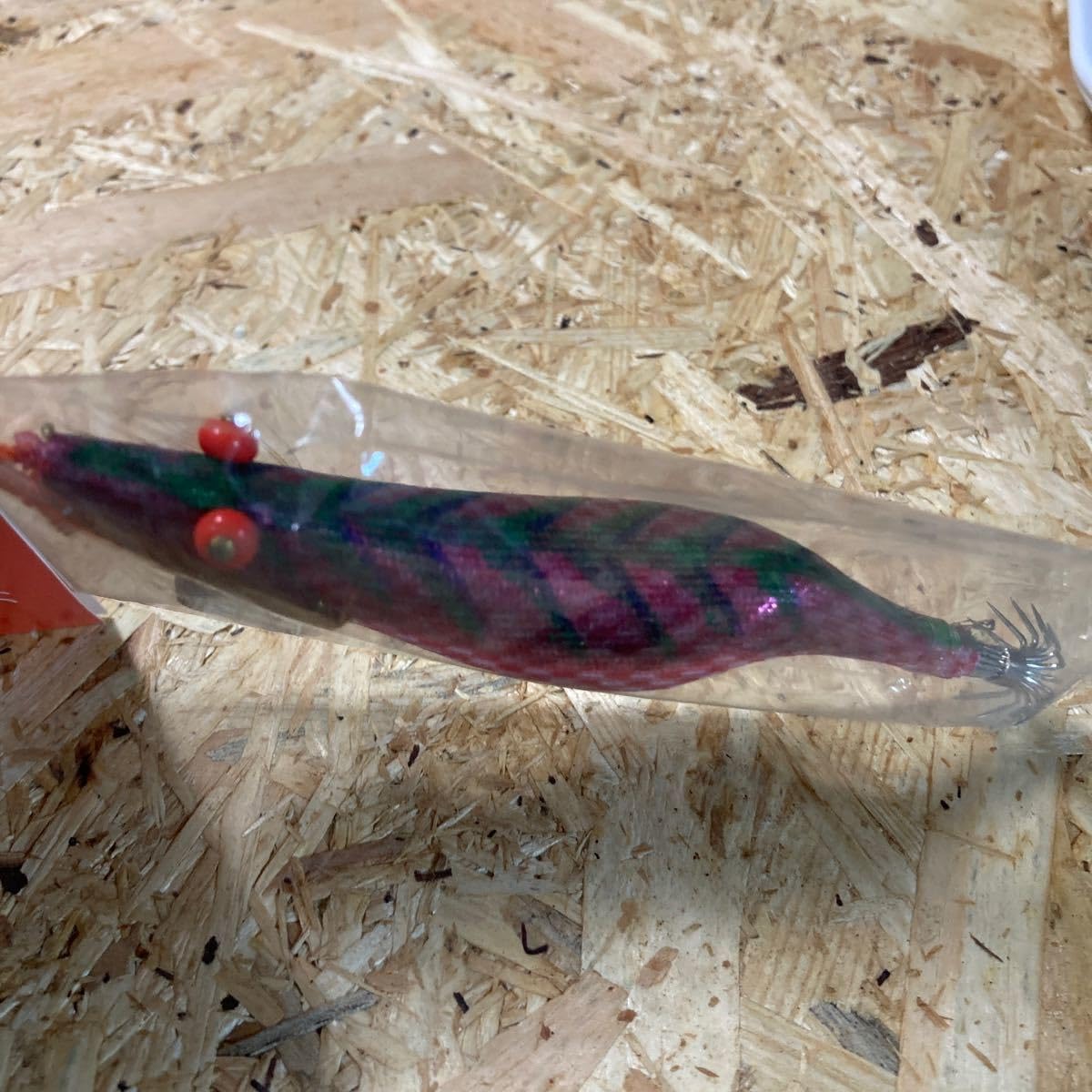 桐の大木から切り出して、一本、一本手作り、削り込んだエギです！ 桐の大木から切り出して、一本、一本手作り、削り込んだエギです！