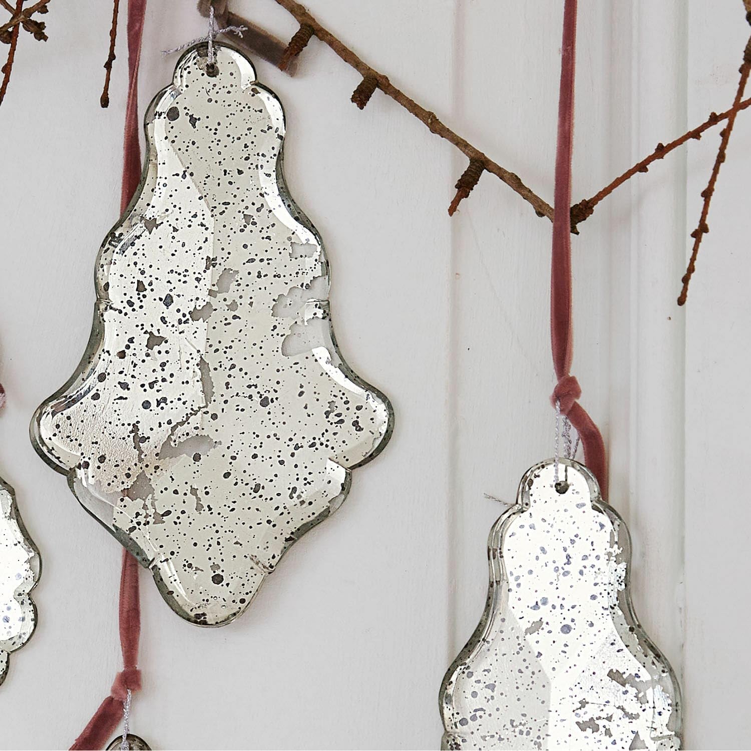 Loberon Anhänger 6er Set Mistralon, antiksilber | Mundgeblasen, Zwei Größen, Nostalgischer Charme, Christbaumschmuck, Weihnachtsdeko, Weihnachten, Glas, Polyester