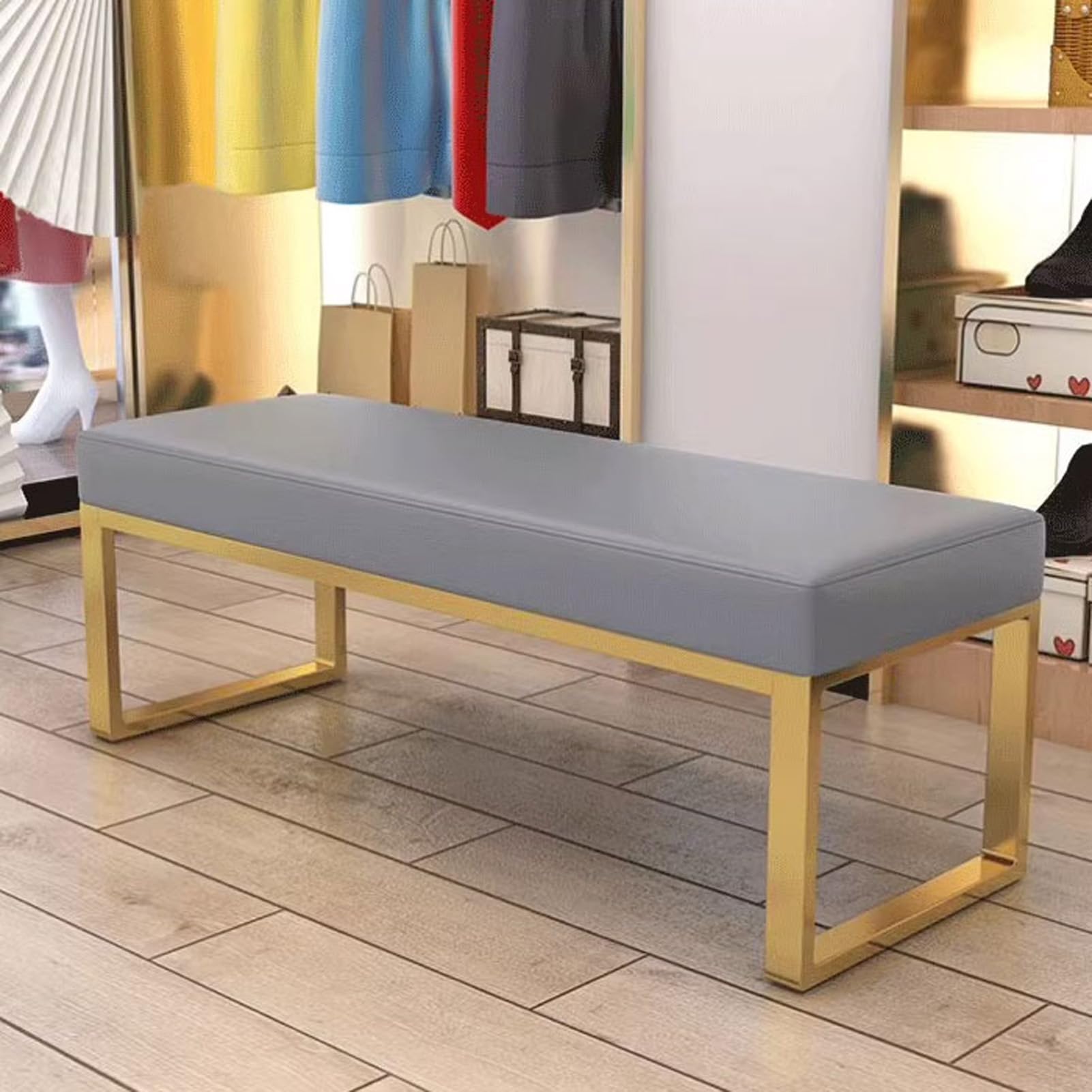 Bancs de salle à manger en cuir noble et piètement métallique au design épuré