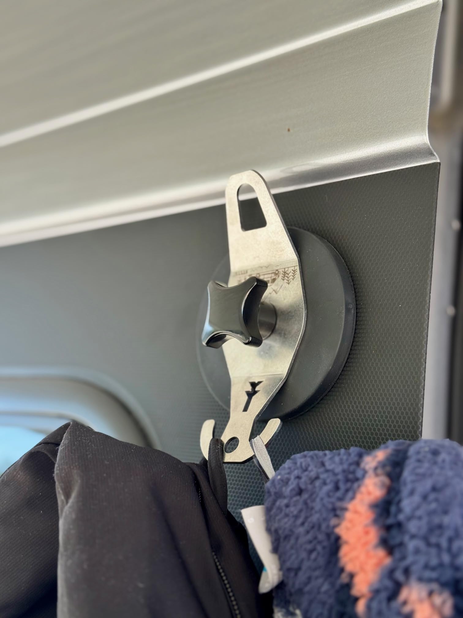 STYYL Magnetset - PRO - 2 Stück Universalmagnet-Befestigung mit jeweils 55kg Haftkraft - Magnethaken für Camping, Kastenwagen & Vanlife - gummierte Magnete - Camping Offrroad Camper Zubehör Gadget