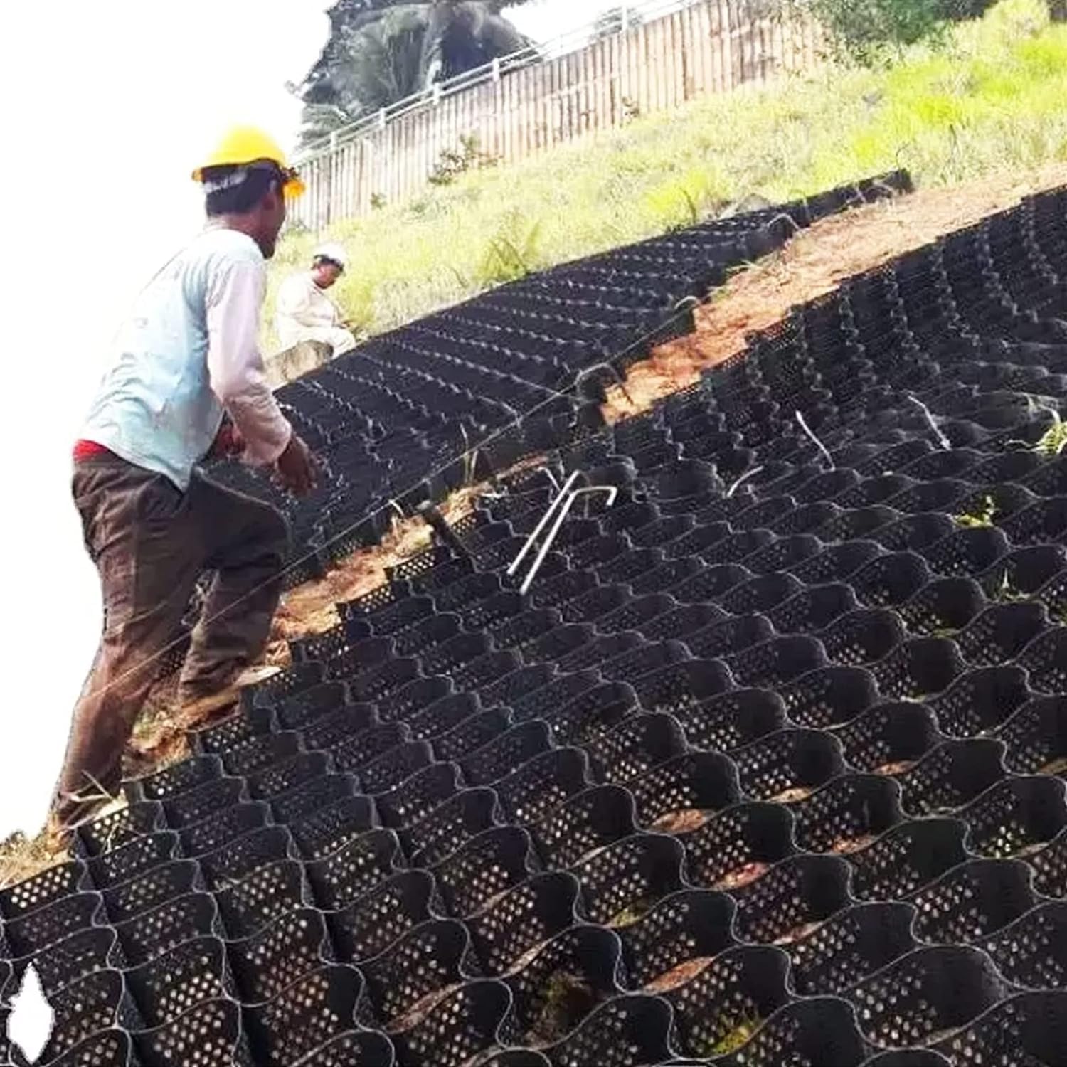 Grille au sol extérieure pour pente raide et stabilisation de gravier paysager