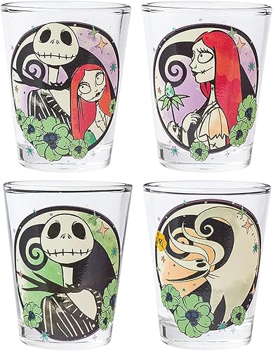 Silver Buffalo Disney Pesadilla antes de Navidad con Jack Skellington, Sally y Zero, juego de 4 vasos de vidrio mini, 44 ml