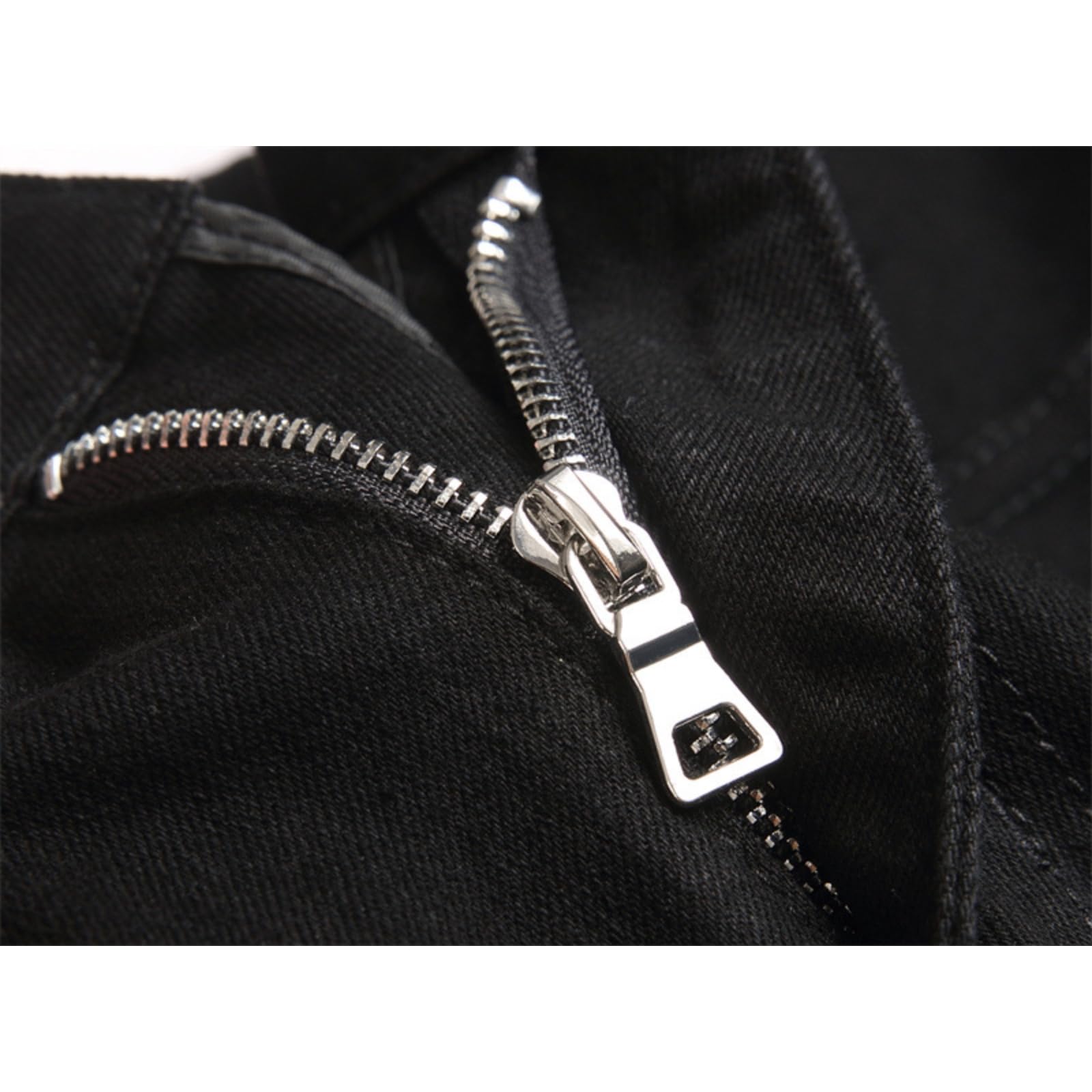 Générique Męskie wąskie czarne dżinsy z niebieskimi naszywkami, spodnie dżinsowe ze stretchem w nowoczesnym stylu streetwear, lekko sprane.