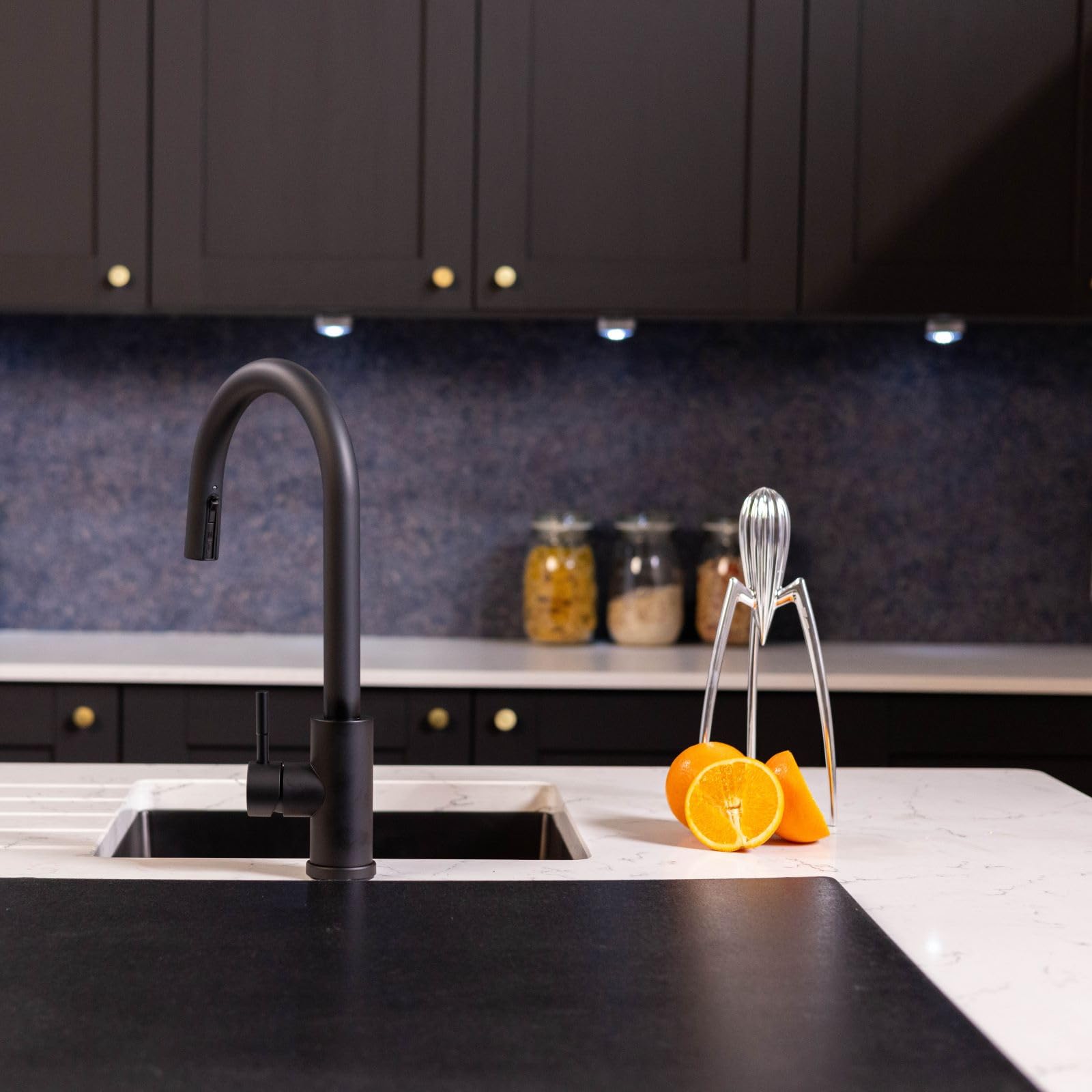 Flode Matt Black Dölja Kitchen Sink Mixer With Concealed Pull Out Hose And Spray Head (Matt Black)