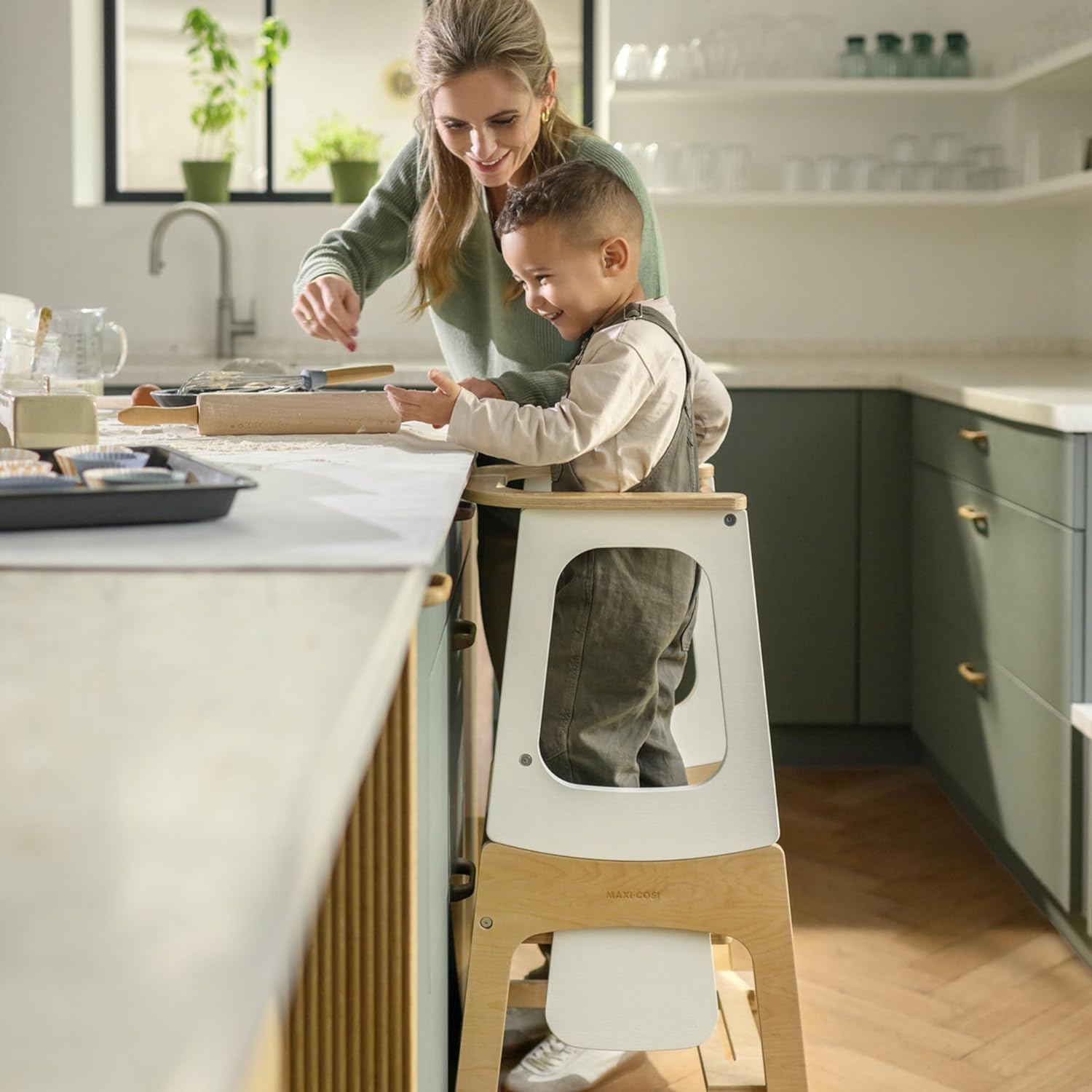 Maxi-Cosi Toucan 3 w 1 Wieża Edukacyjna dla Niemowląt, Montessori Pomocnik Kuchenny Drewniany, 1,5–99+lat, 10–150kg, 3 Ustawienia Wysokości, Stolik+Krzesełkiem, FSC® 100% Certyfikowanego, Natural Wood
