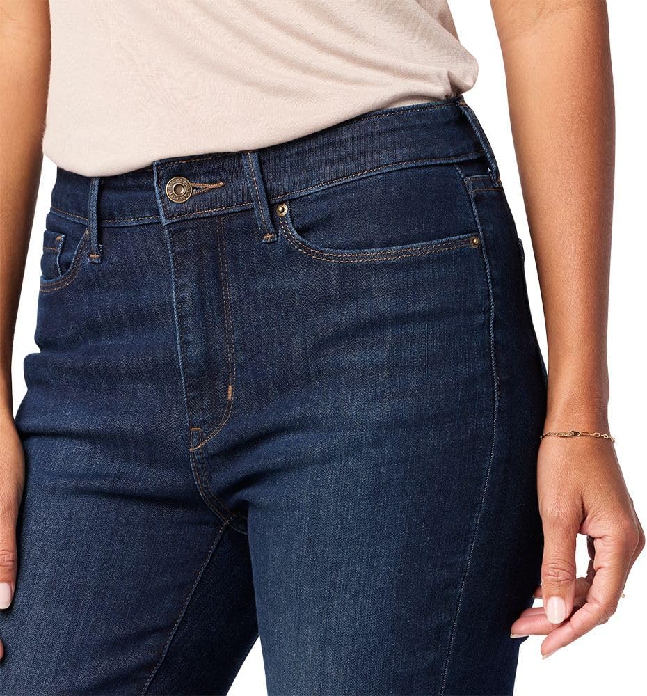 Levi Strauss Signature Gold Women's Mid-Rise Slim Fit Capris Stretch Denim (Also Available in Plus Size) - Image 4