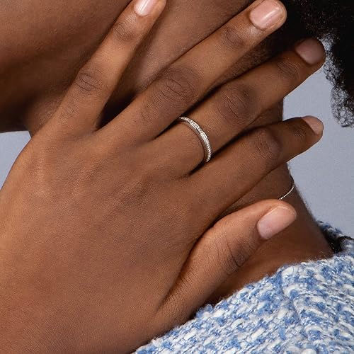 Miniatura 7 de Anillo de aniversario de boda en plata de ley y diamantes.