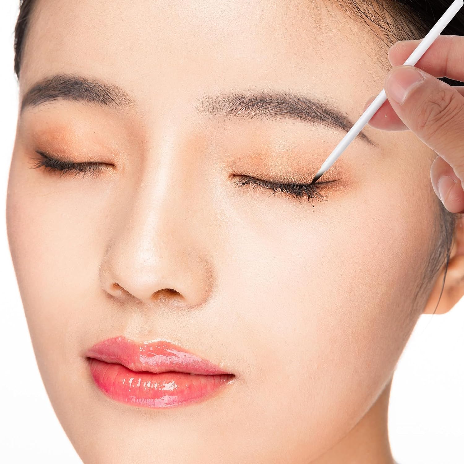 Uonlytech 100pcs Disposable Eyeliner Brush Makeup Eyeliner Wand Nylon Fiber Fine Tip White for Precision Eye Makeup Application