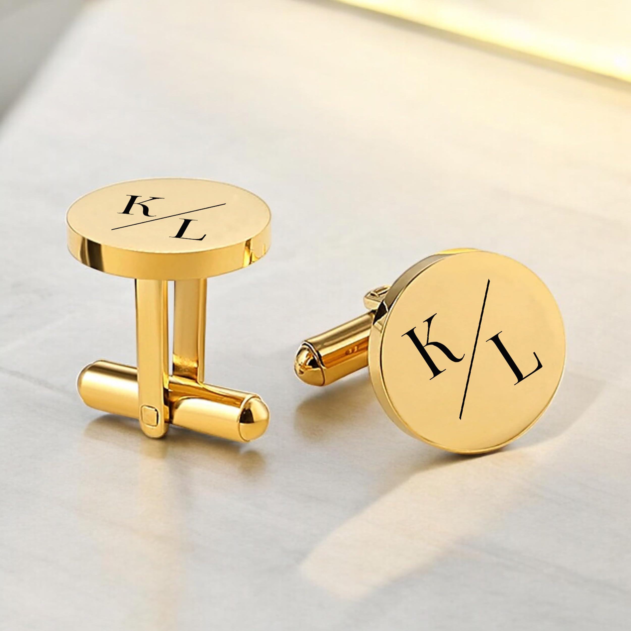 2 Manschettenknöpfe mit Gravur in silber für Männer eckig, personalisiertes Geschenk mit Initialien, silberner Schmuck für Herren, als Hochzeitsgeschenk, zum Jahrestag, zum Hochzeitstag