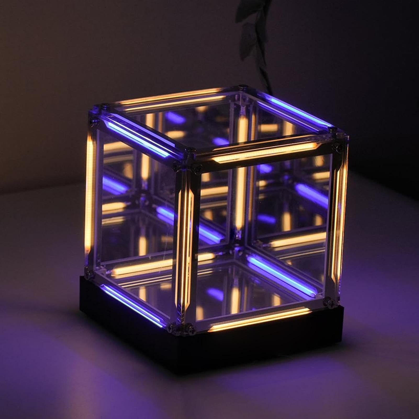 Lampa Kostka 4D Dekoracyjna Futurystyczna Lampka